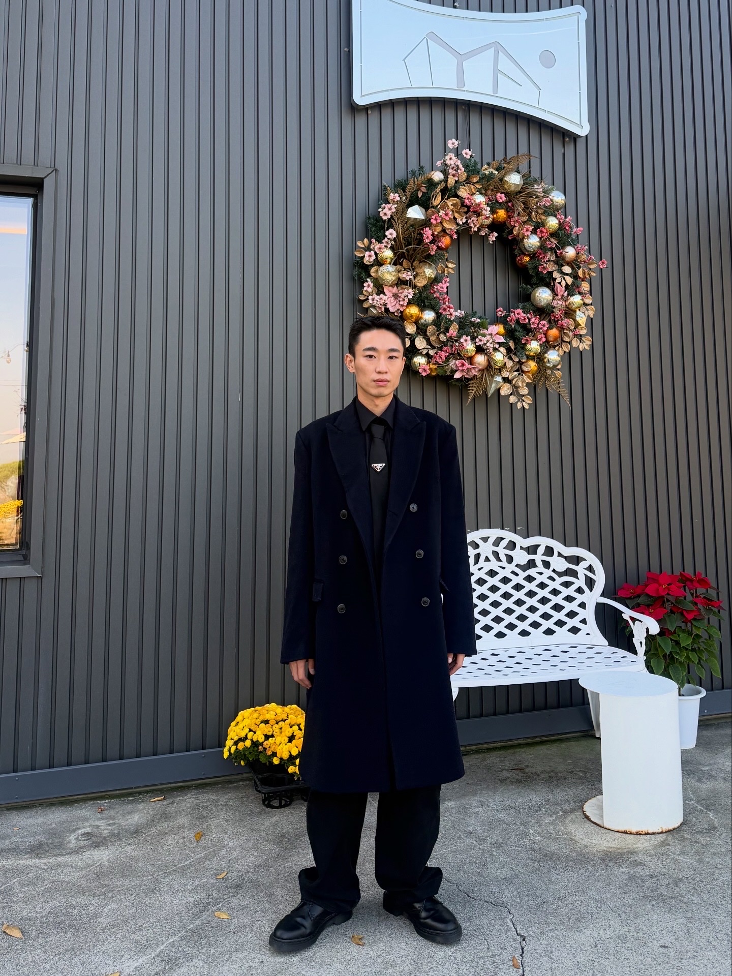 Prada Re-Nylon Gabardine Tie Black, Dr. Martens 1461 Mono Black 착용 스타일 - 1