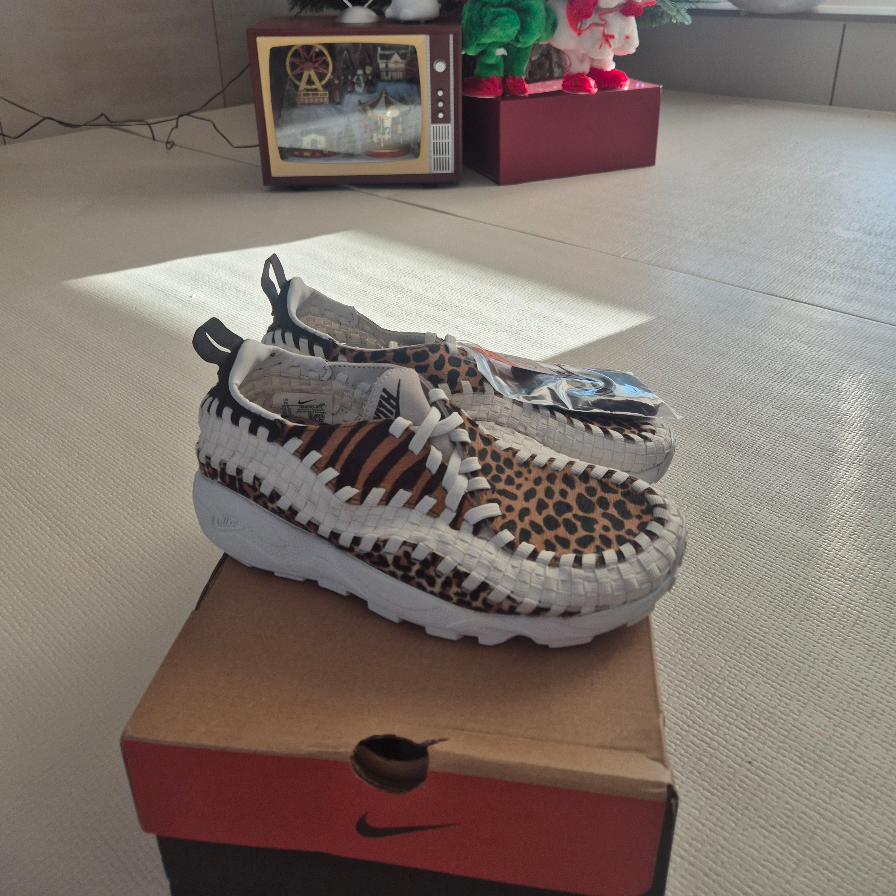 (GS) Nike x Kith Footscape Black Summit White 착용 스타일 - 1
