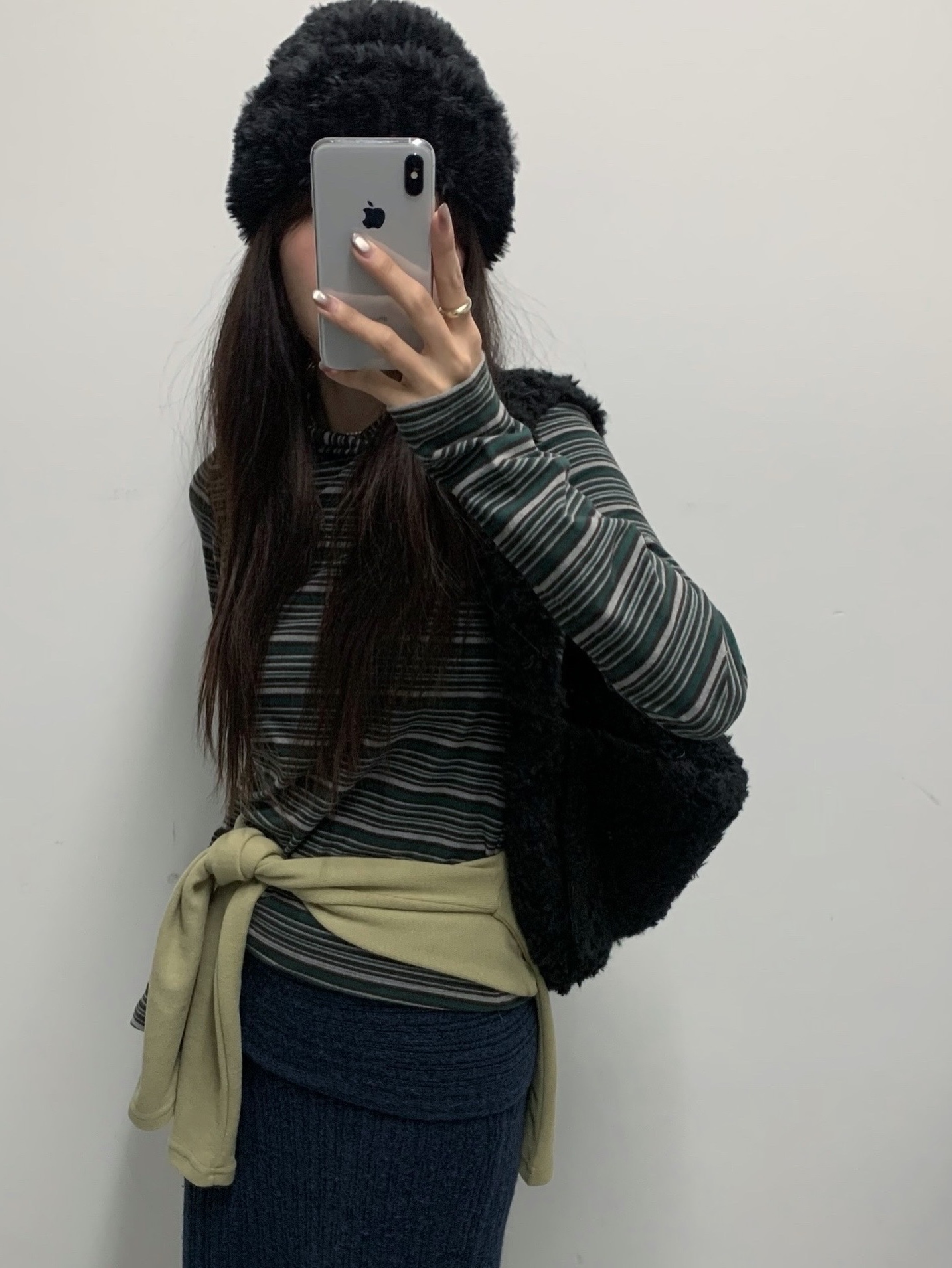 (W) UGG Classic Mini II Boots Black 착용 스타일 - 2