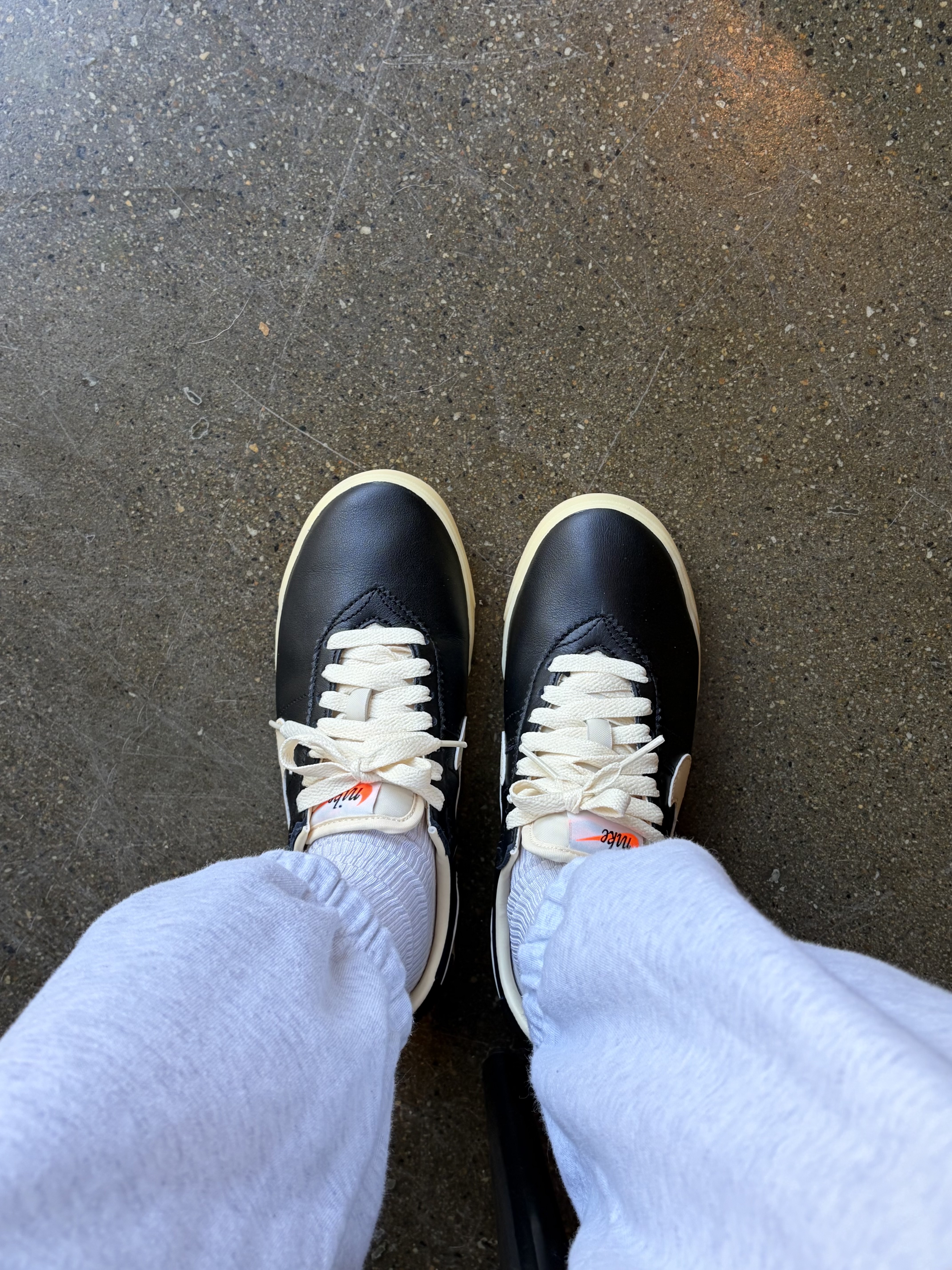 (W) Nike Astrograbber Black Sail 착용 스타일 - 2