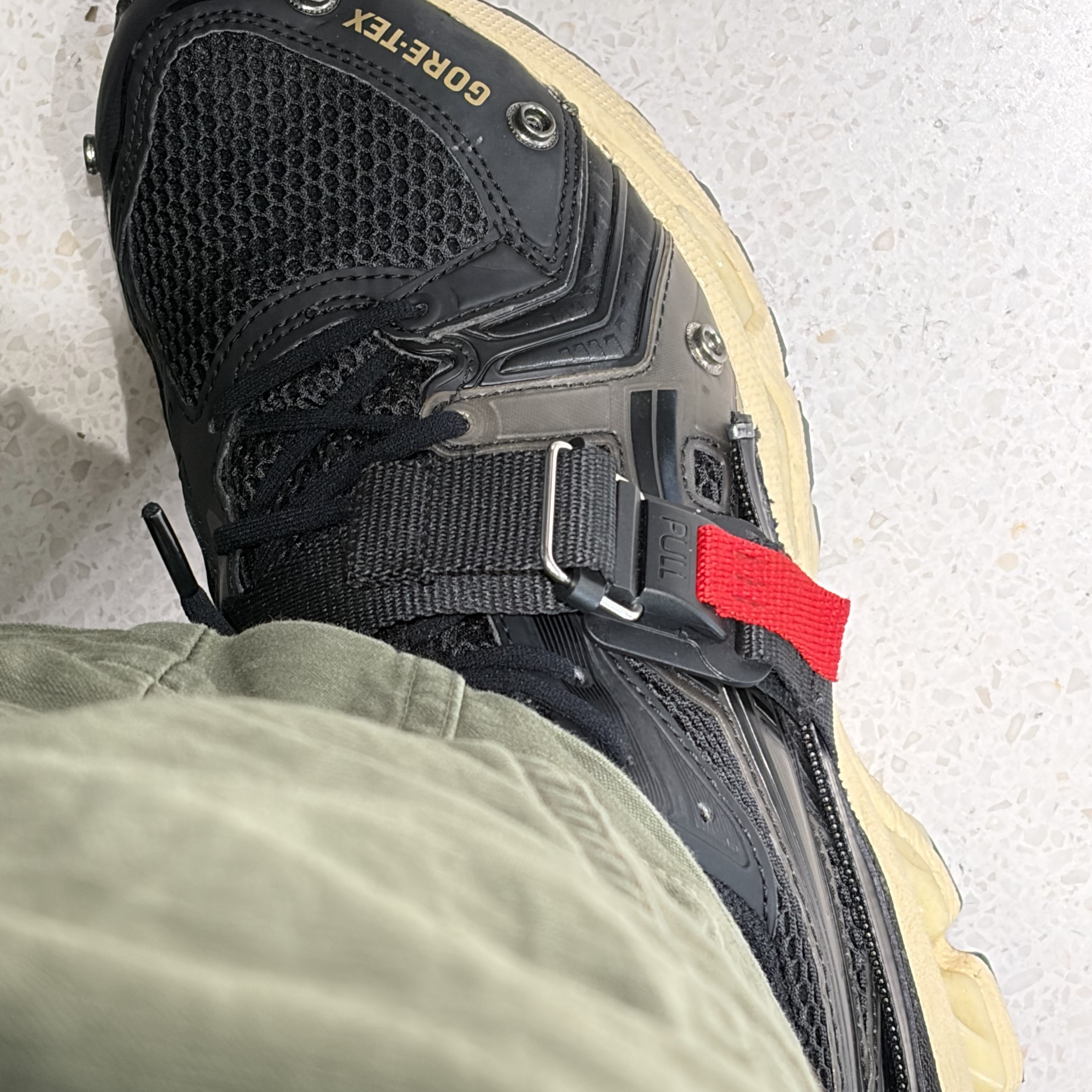 Asics x Beams Gel-Kayano 14 Gore-Tex Black, Needles H.D. BDU Pants Olive 착용 스타일