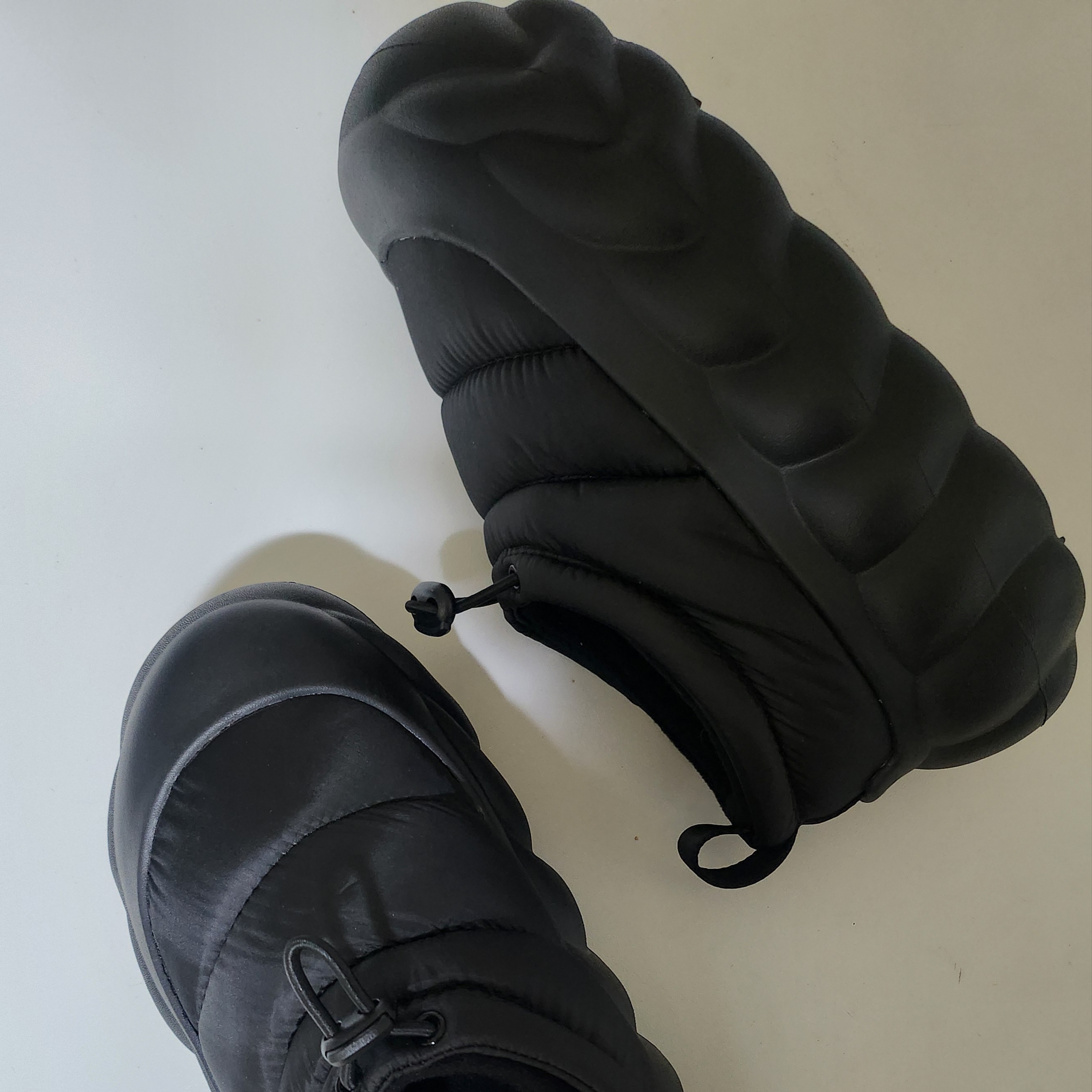 Crocs Overpuff Shorty Black 착용 스타일