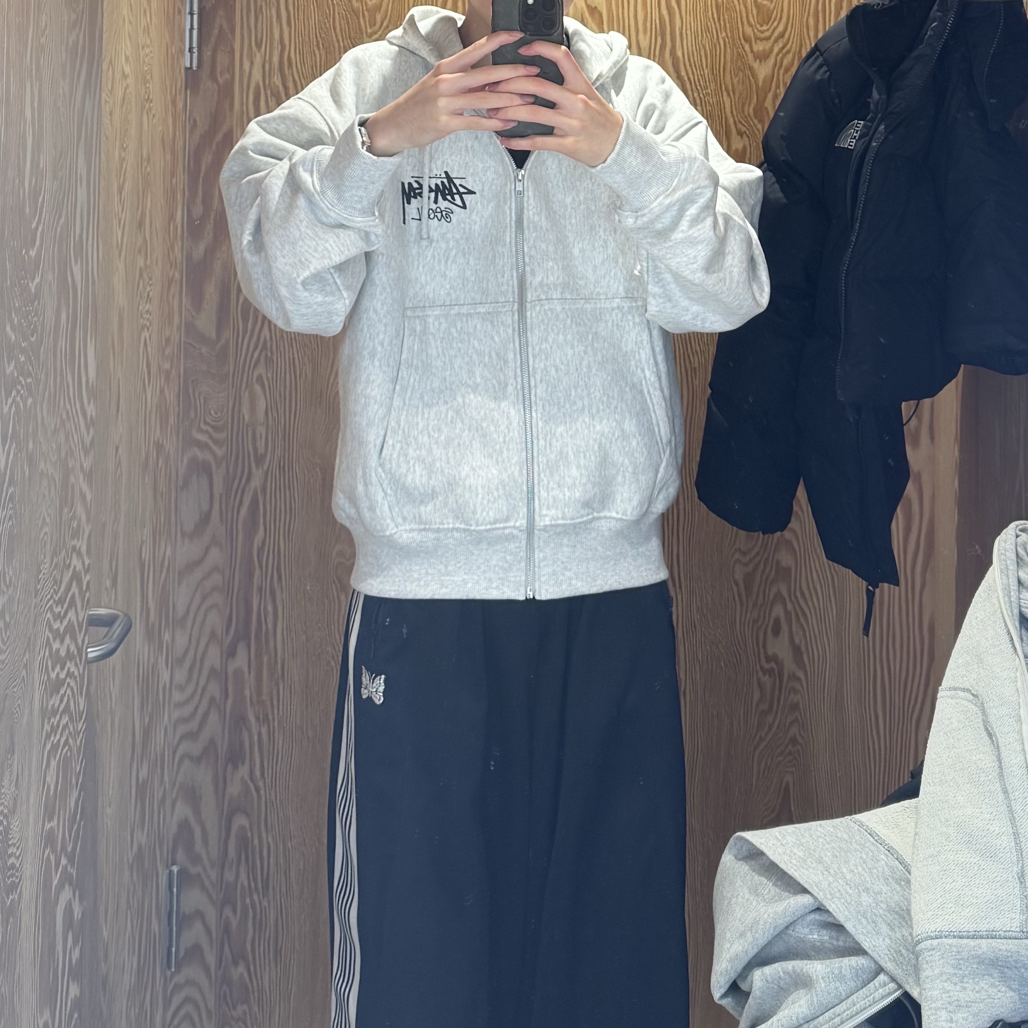Stussy Stock Seoul Zip Hood Ash Heather, Needles H.D. Track Pants Poly Smooth Black White 착용 스타일