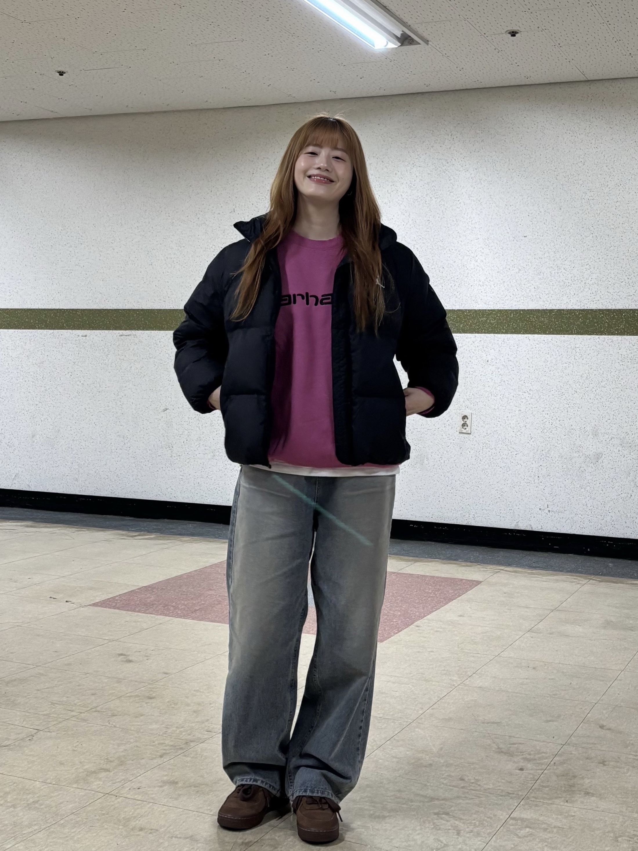 (W) Nike Air Force 1 '07 Cacao Wow, Carhartt WIP Hooded Carhartt Sweatshirt Magenta Black 착용 스타일 - 2