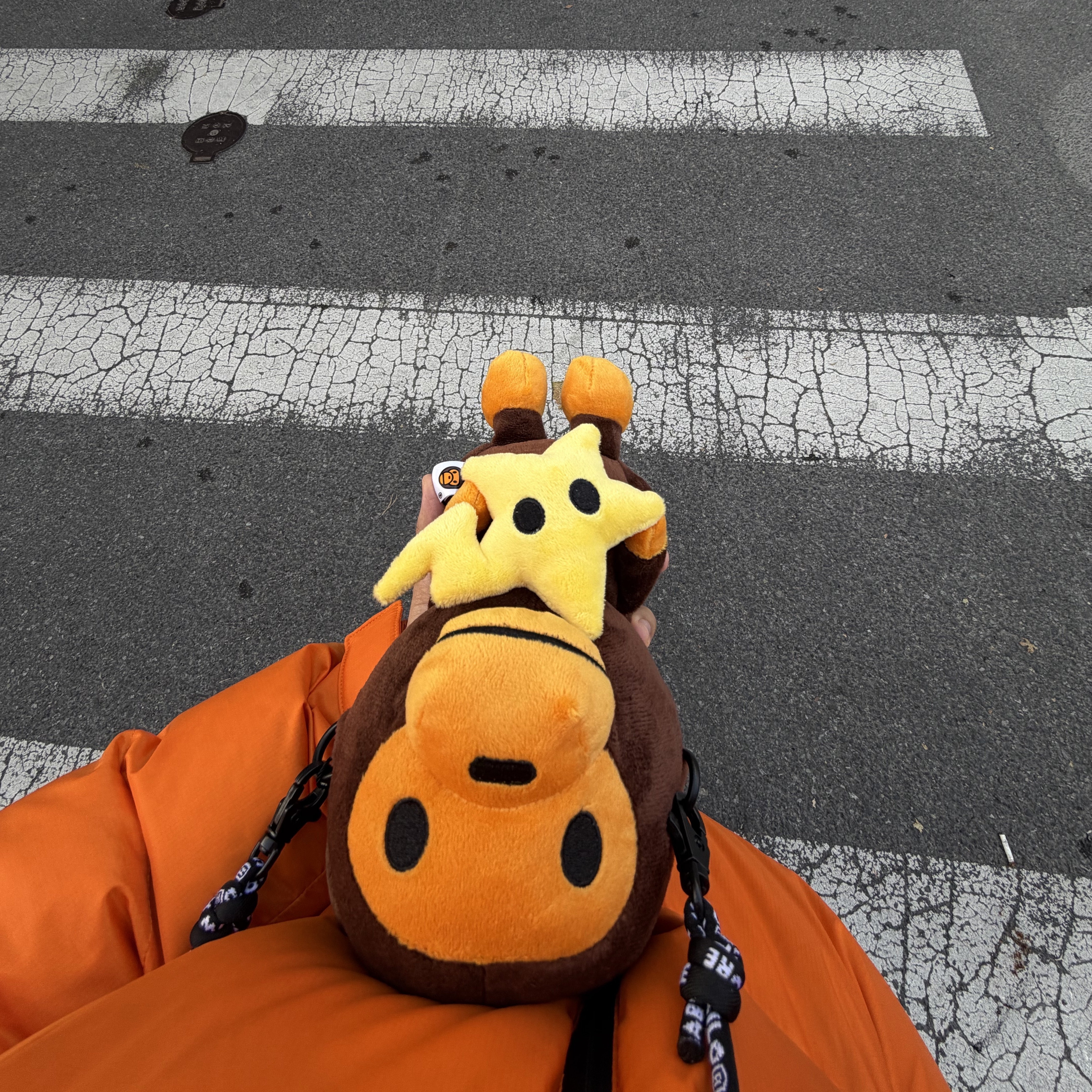 BAPE Baby Milo Mobile Bag #1 Brown 착용 스타일
