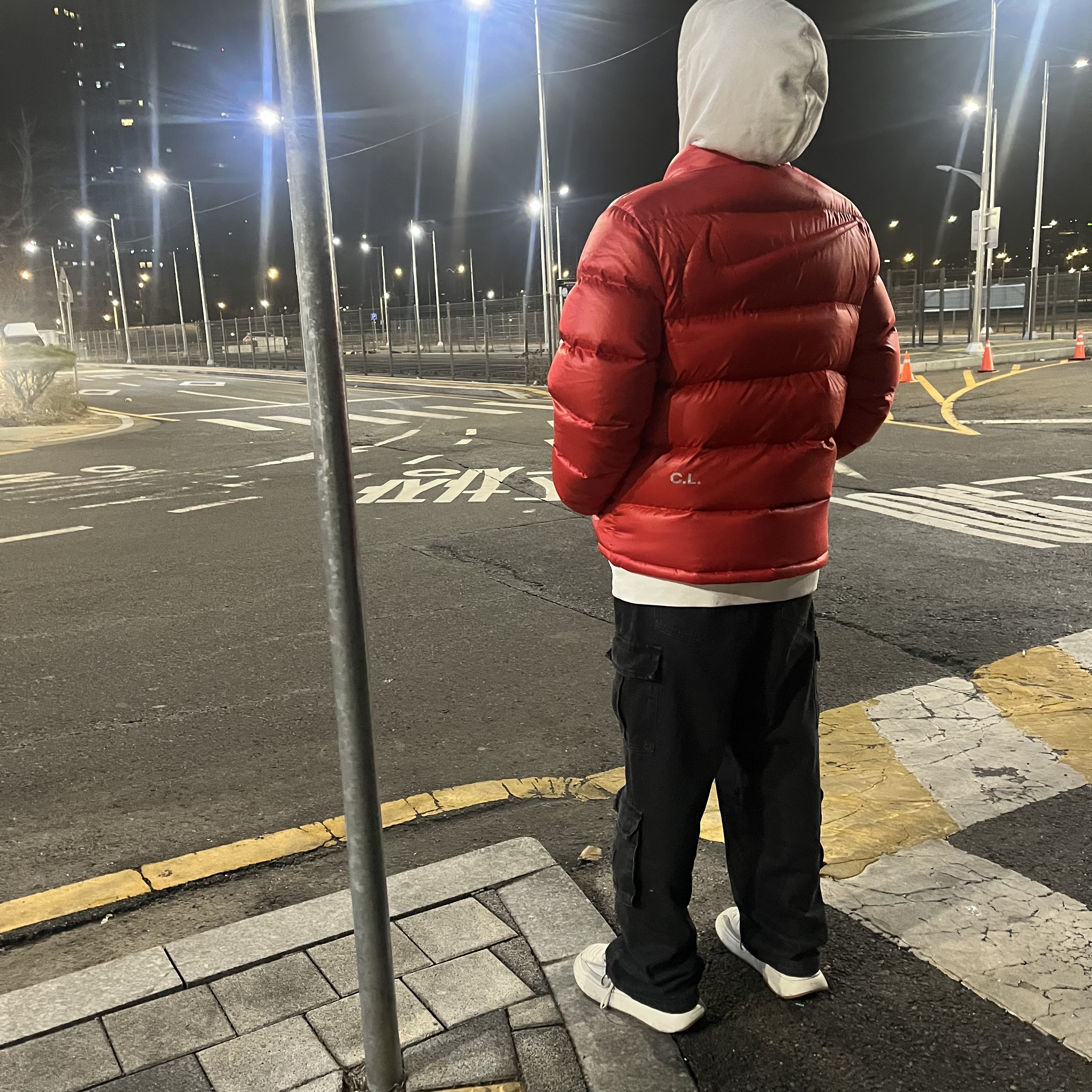 Nike x Drake Nocta Sunset Puffer Jacket Red 착용 스타일 - 2