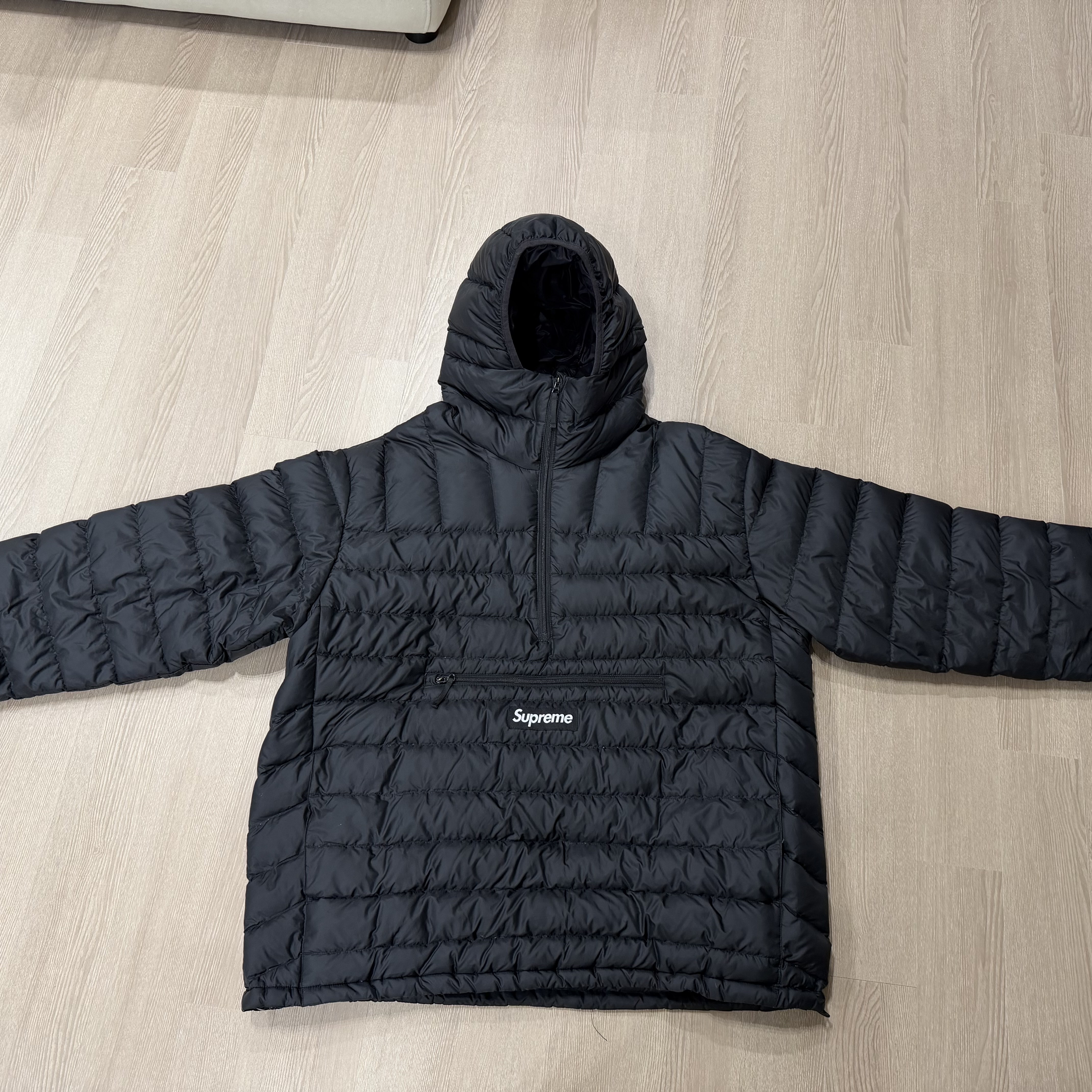 Supreme Micro Down Half Zip Hooded Pullover Black - 24FW 착용 스타일