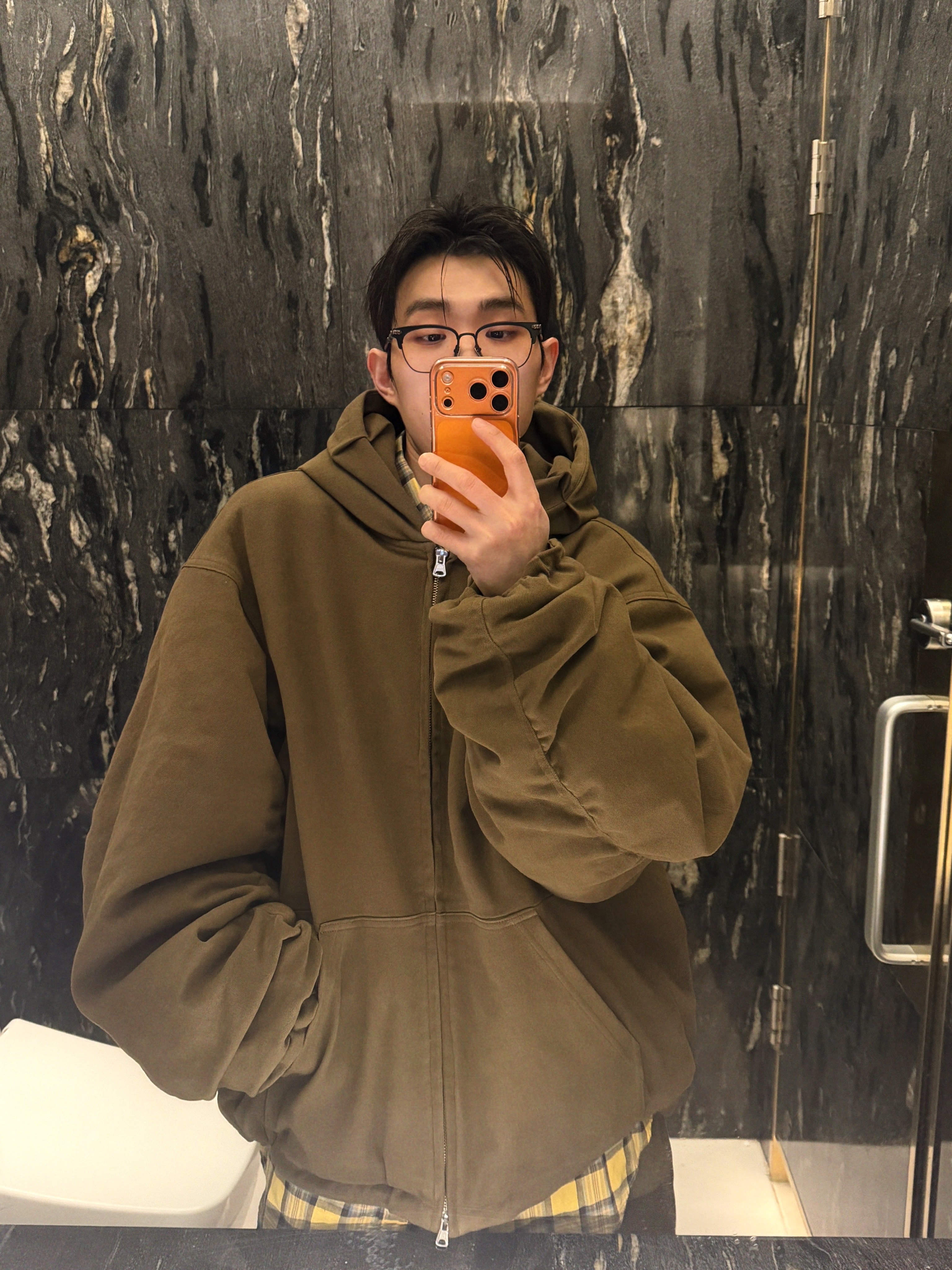 Nonnod Moleskin Shirring Bomber Khaki Brown, Nonnod Moleskin Track Pants Khaki Brown 착용 스타일 - 9