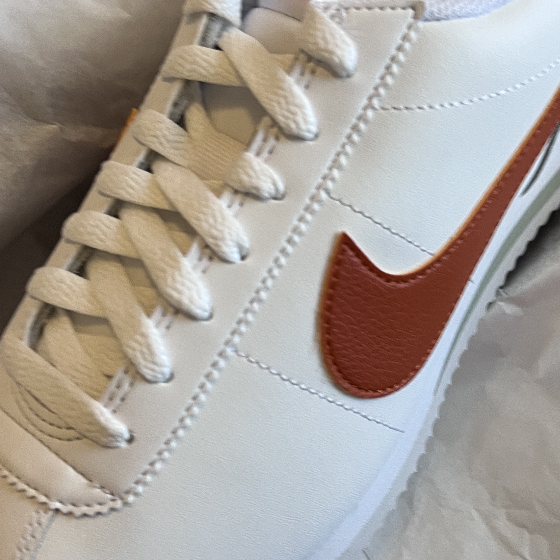 Nike Cortez White Campfire Orange 착용 스타일