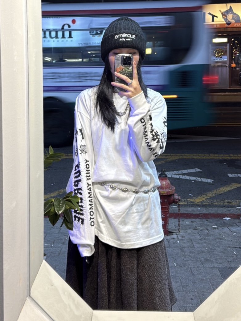 Supreme Classic Logo Chunky Ribbed Beanie Black - 24FW, Supreme x Y's by Yohji Yamamoto L/S T-Shirt White - 25FW 착용 스타일