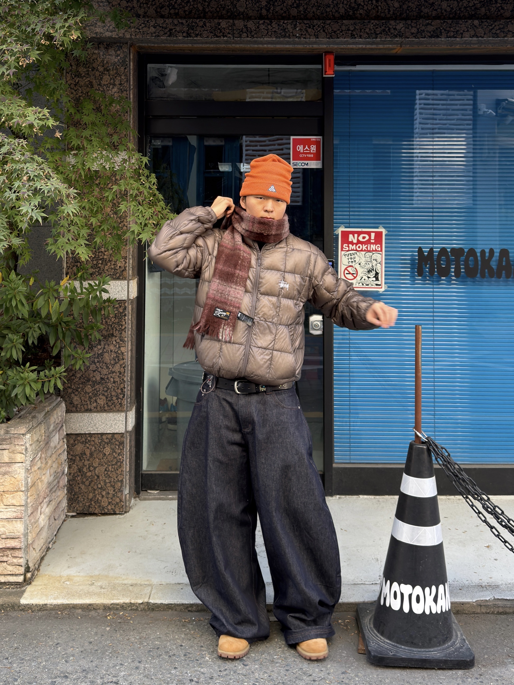 Stussy Midweight Puffer Taupe 착용 스타일 - 4