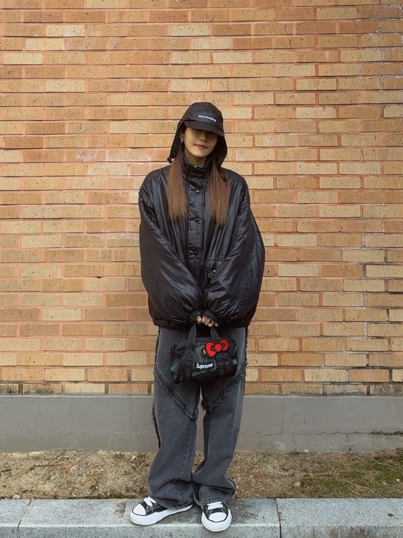 Salomon Thermo Trapper Hat Black, Supreme Mesh Mini Duffle Bag Black - 25SS 착용 스타일 - 1