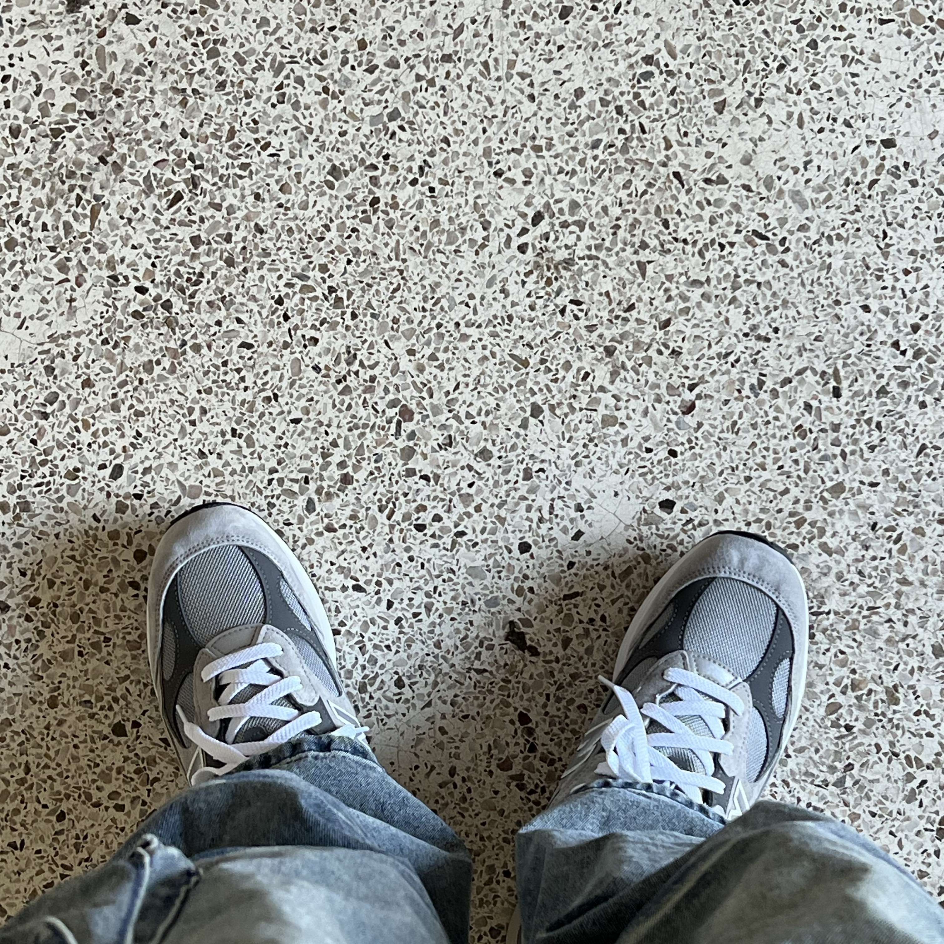 New Balance 992 Made in USA Core Grey Silver Metallic 착용 스타일