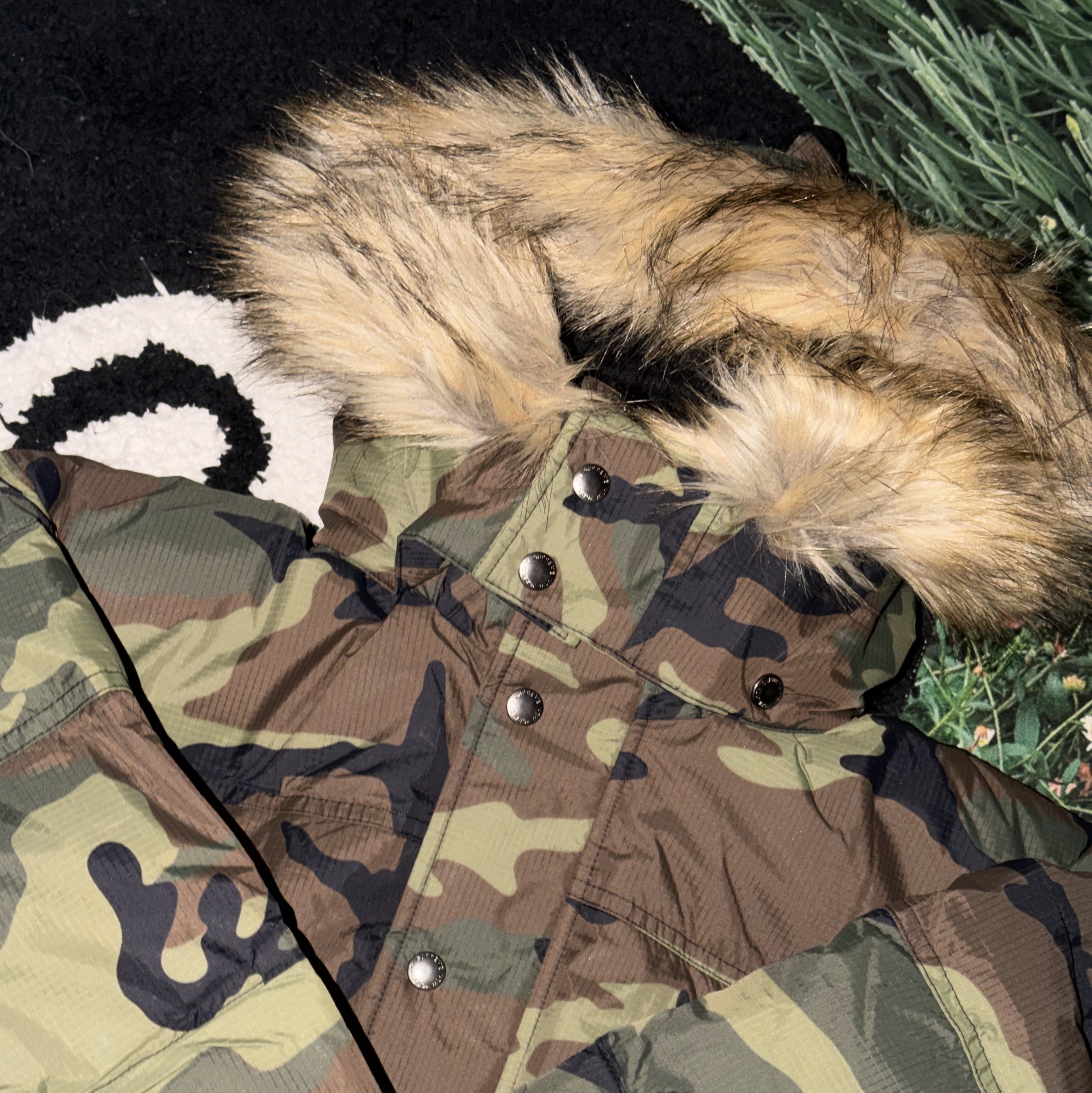 Supreme Facemask 700-Fill Down Puffer Jacket Woodland Camo - 25FW 착용 스타일 - 2