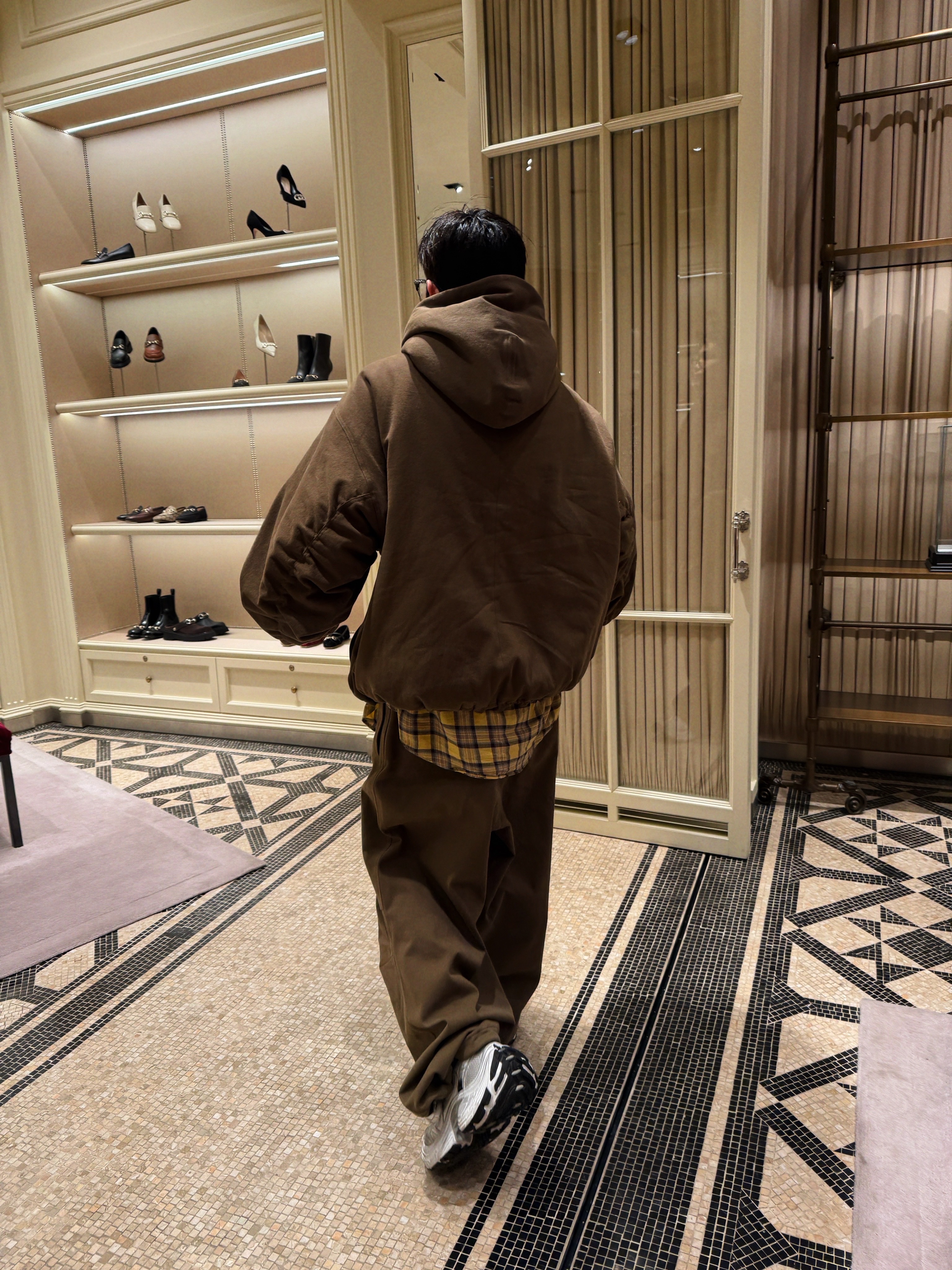 Nonnod Moleskin Shirring Bomber Khaki Brown, Nonnod Moleskin Track Pants Khaki Brown 착용 스타일 - 7