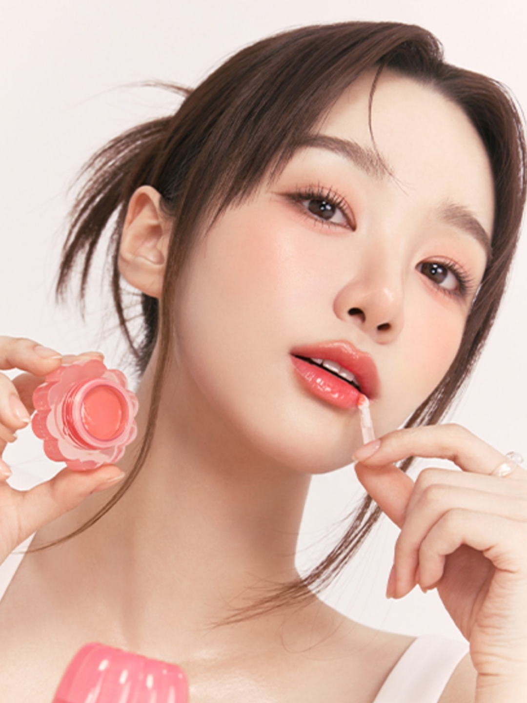 Yves Saint Laurent Ink Vinyl Tint 444 Dizzy Berry, Yves Saint Laurent Ink Vinyl Tint 440 Blush Connection 착용 스타일 - 5