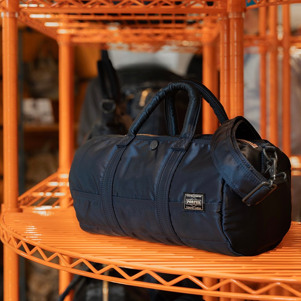 Porter All New Tanker Roll Bag Black 착용 스타일