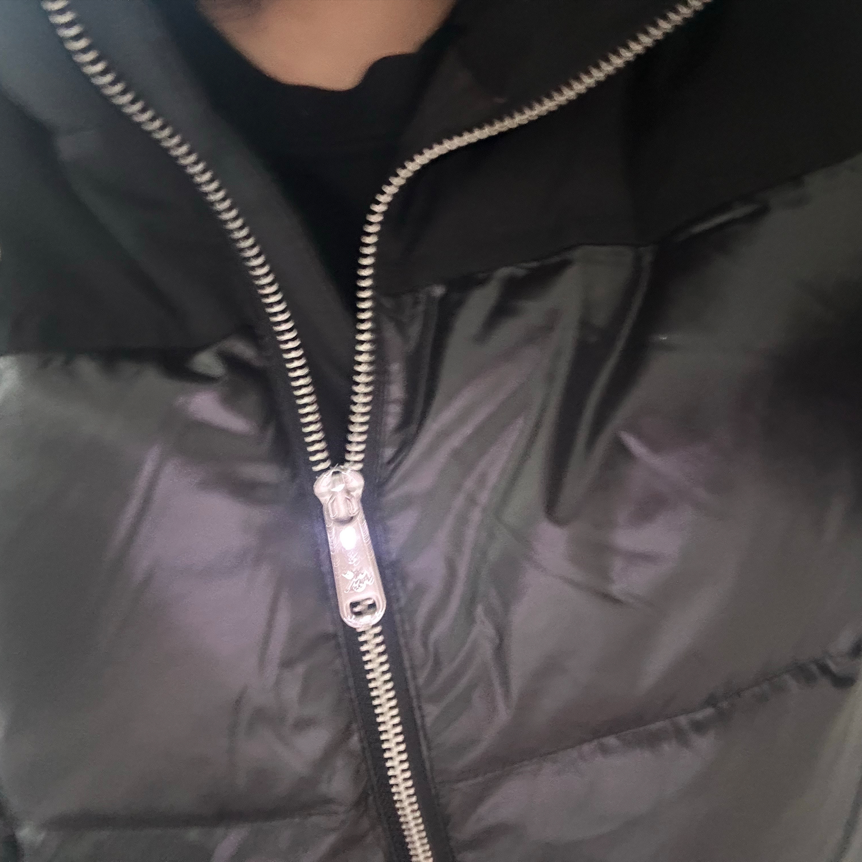 (W) Calvin Klein Matte Blocking Shine Down Jacket Black 착용 스타일