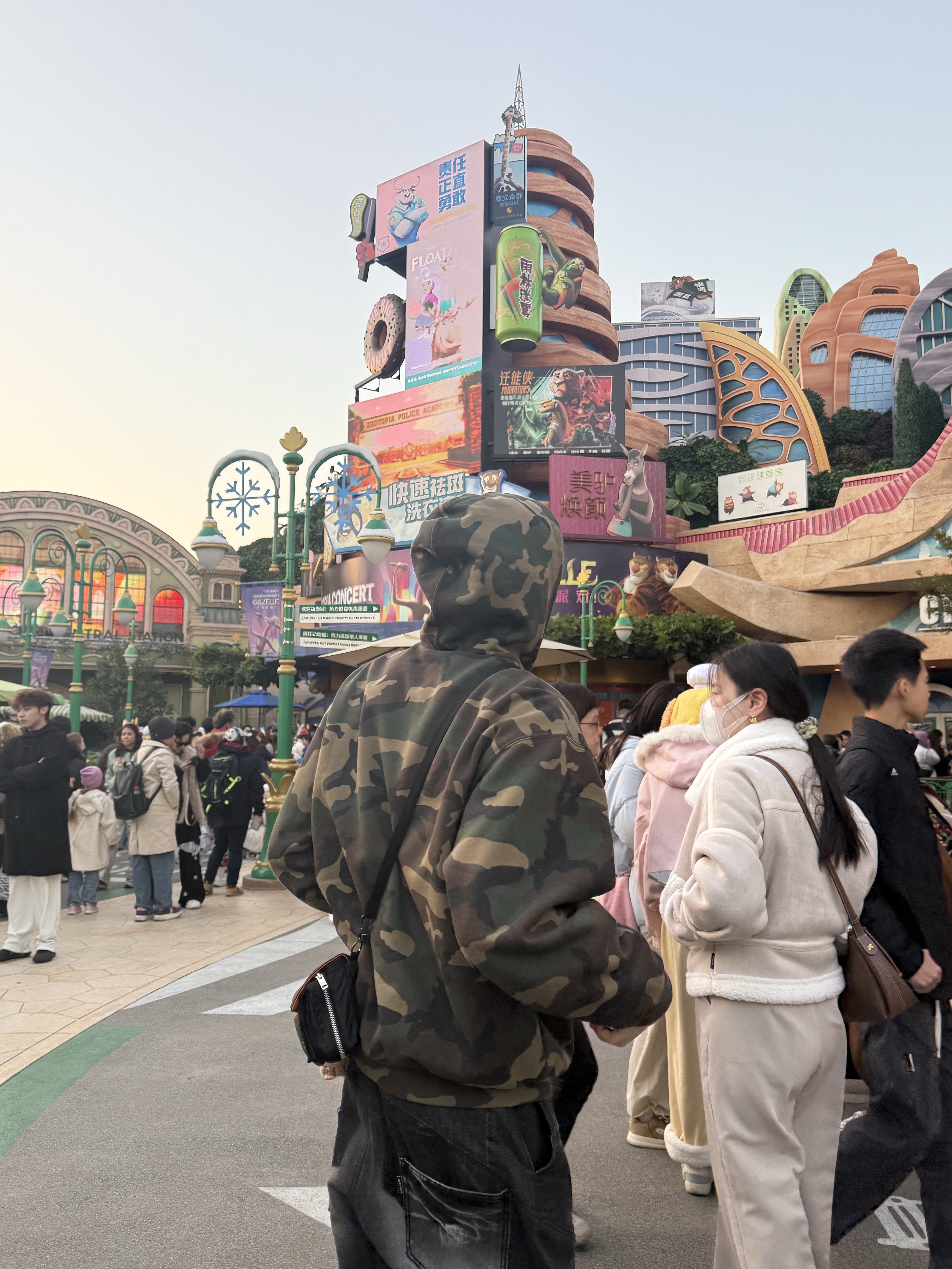 Supreme x Dickies Quilted Lined Zip Up Hooded Sweatshirt Woodland Camo - 25FW, Porter Tanker Shoulder Bag Black 착용 스타일 - 1
