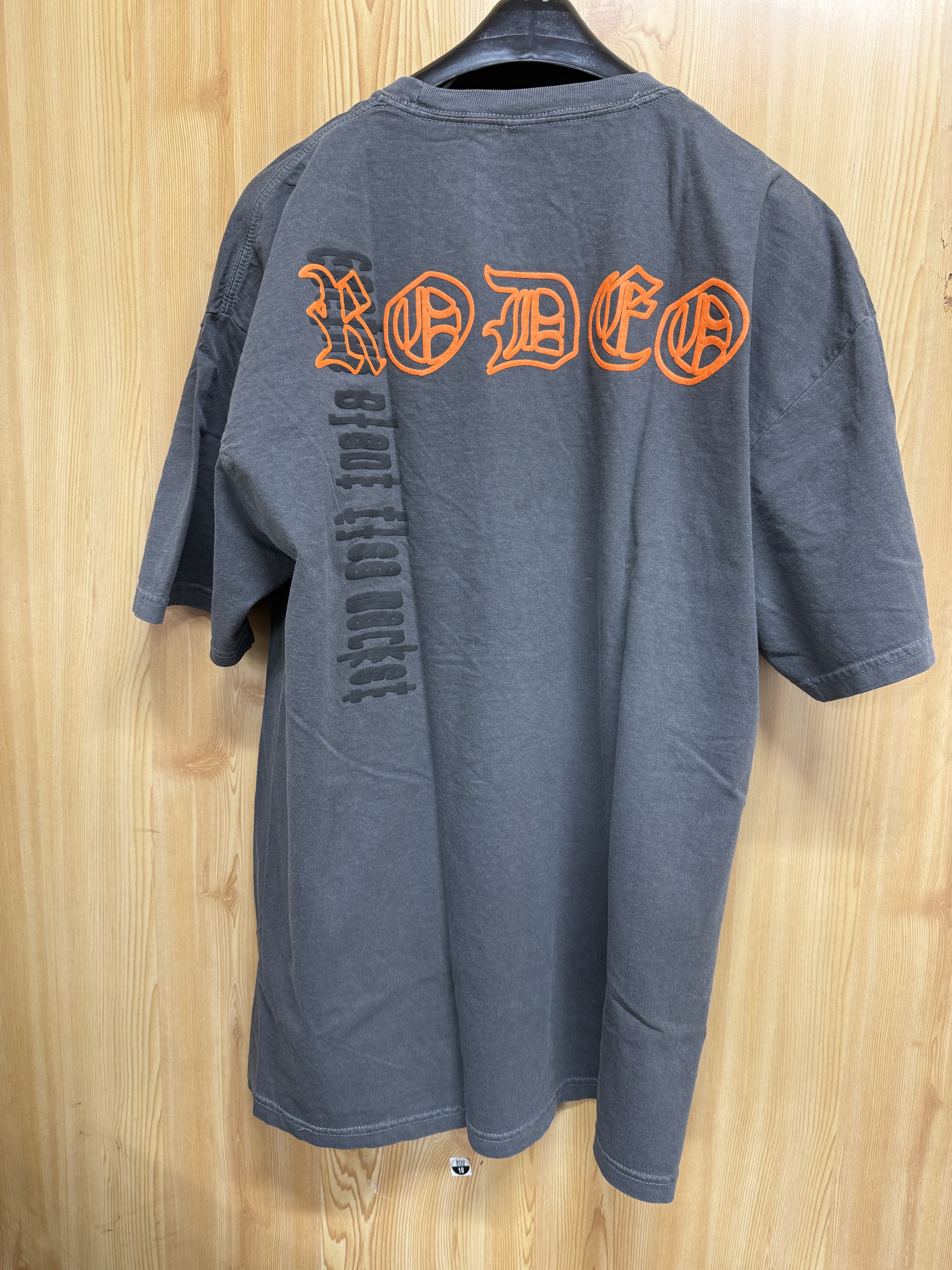Travis Scott Rodeo x Cactus Plant Flee Market Track 8 T-Shirt Black 착용 스타일 - 4