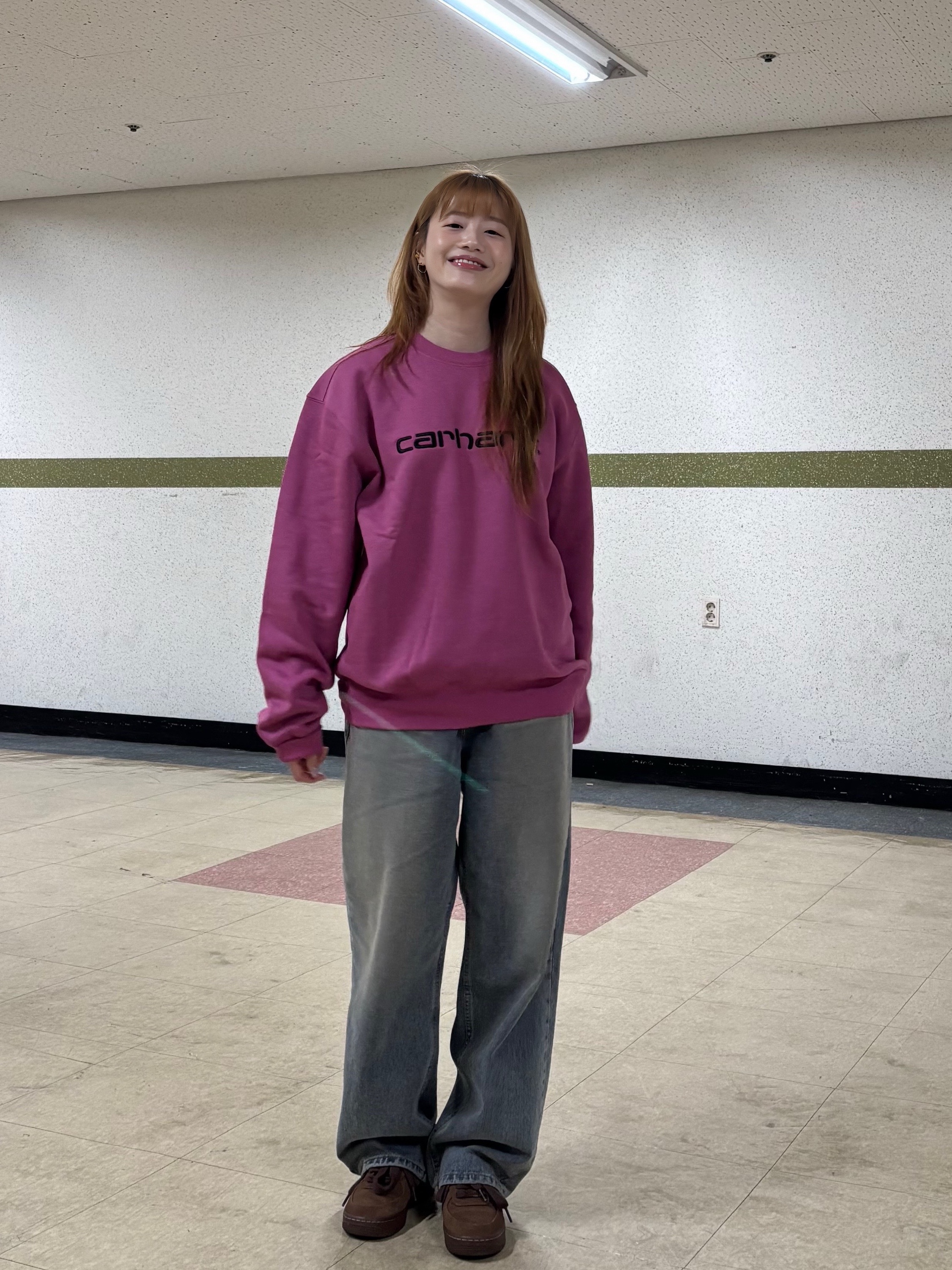 (W) Nike Air Force 1 '07 Cacao Wow, Carhartt WIP Hooded Carhartt Sweatshirt Magenta Black 착용 스타일 - 7