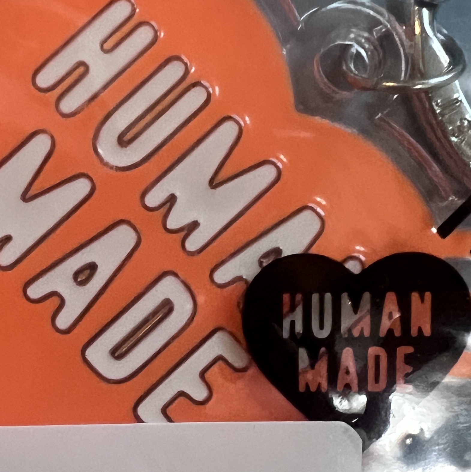 Human Made Acrylic Heart Keyring Orange 착용 스타일