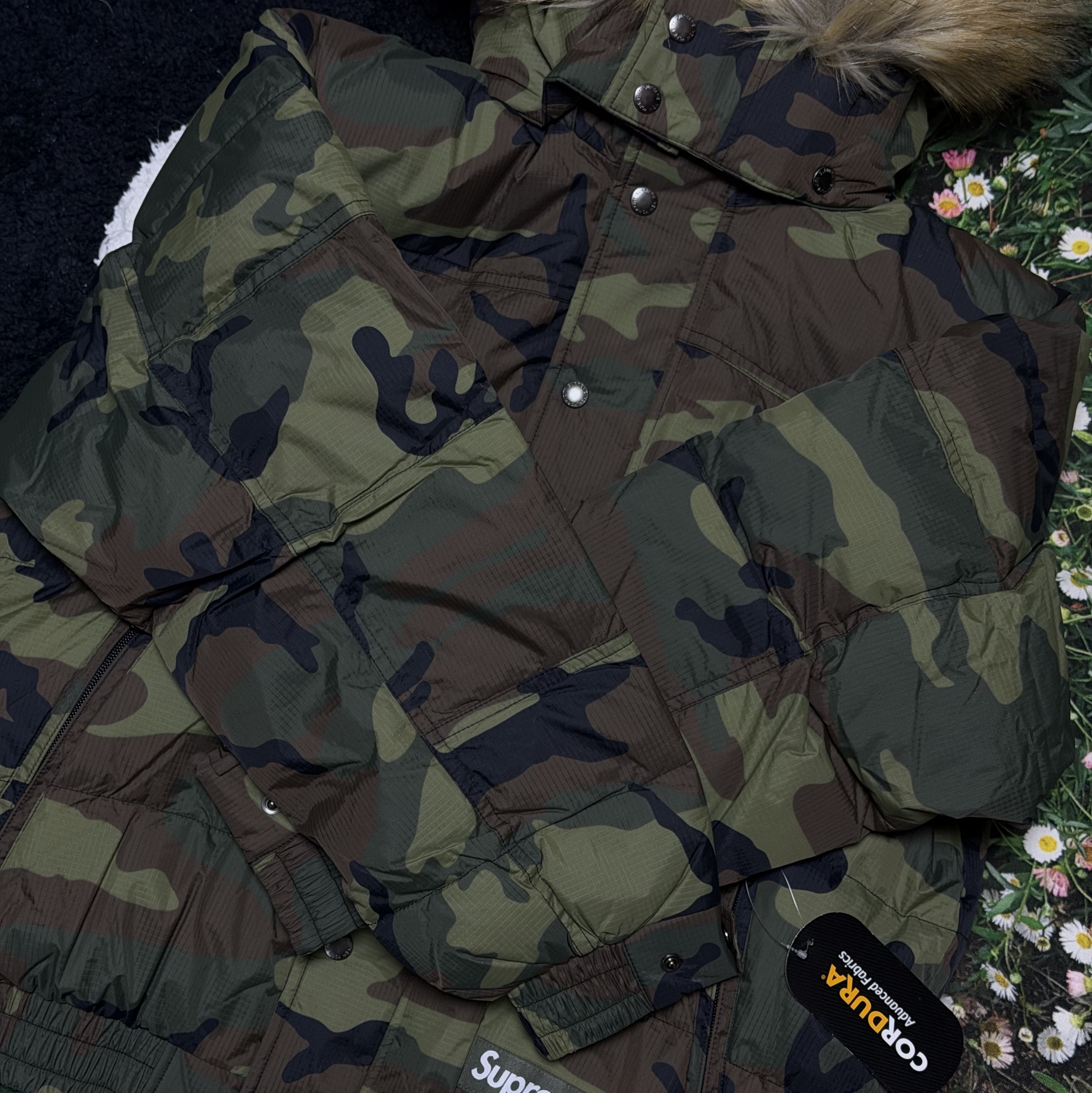 Supreme Facemask 700-Fill Down Puffer Jacket Woodland Camo - 25FW 착용 스타일 - 1