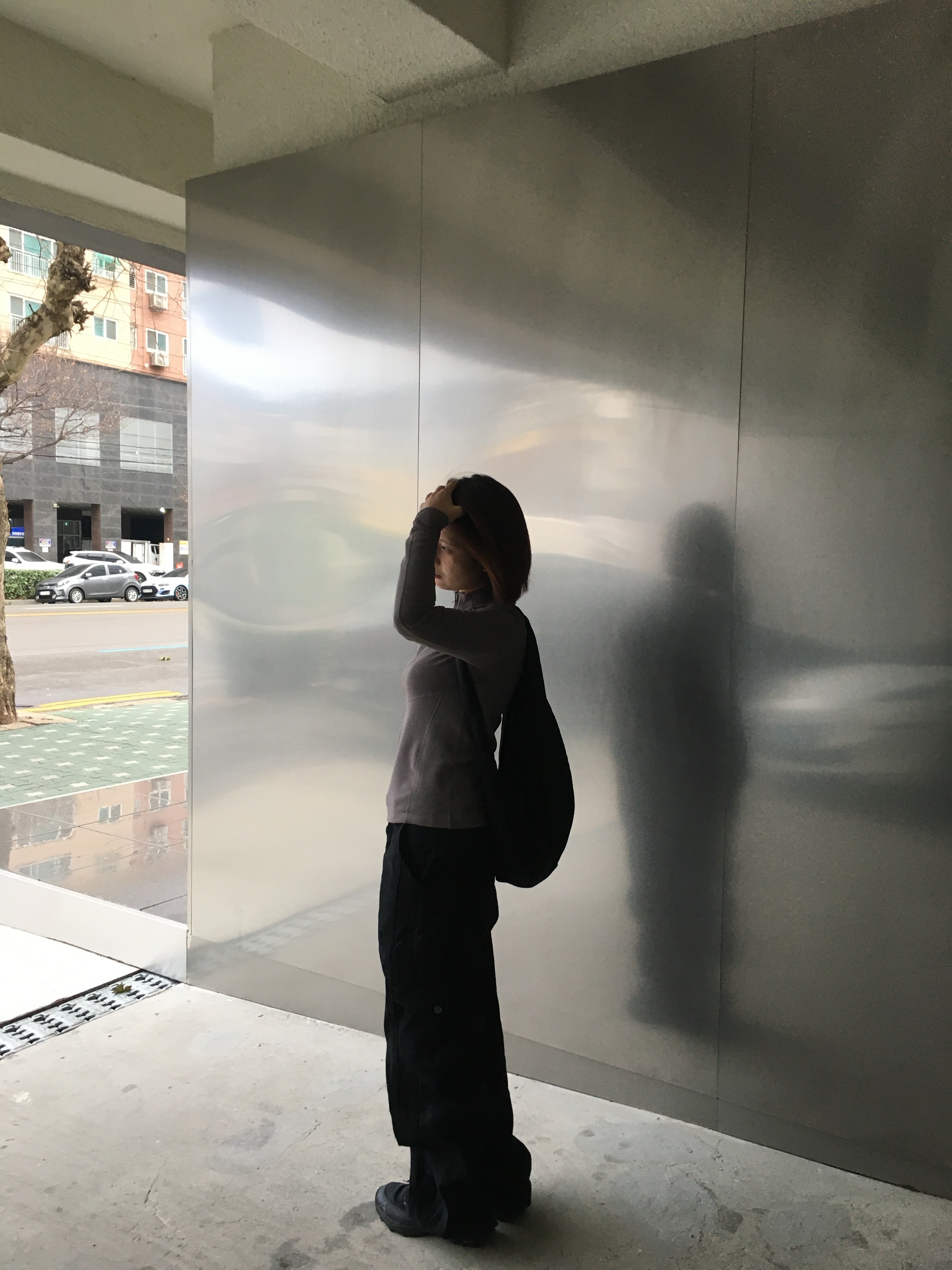 Hyein Seo Backpack Black, Ignota Core:13 Half Zip Top Deep Beige 착용 스타일