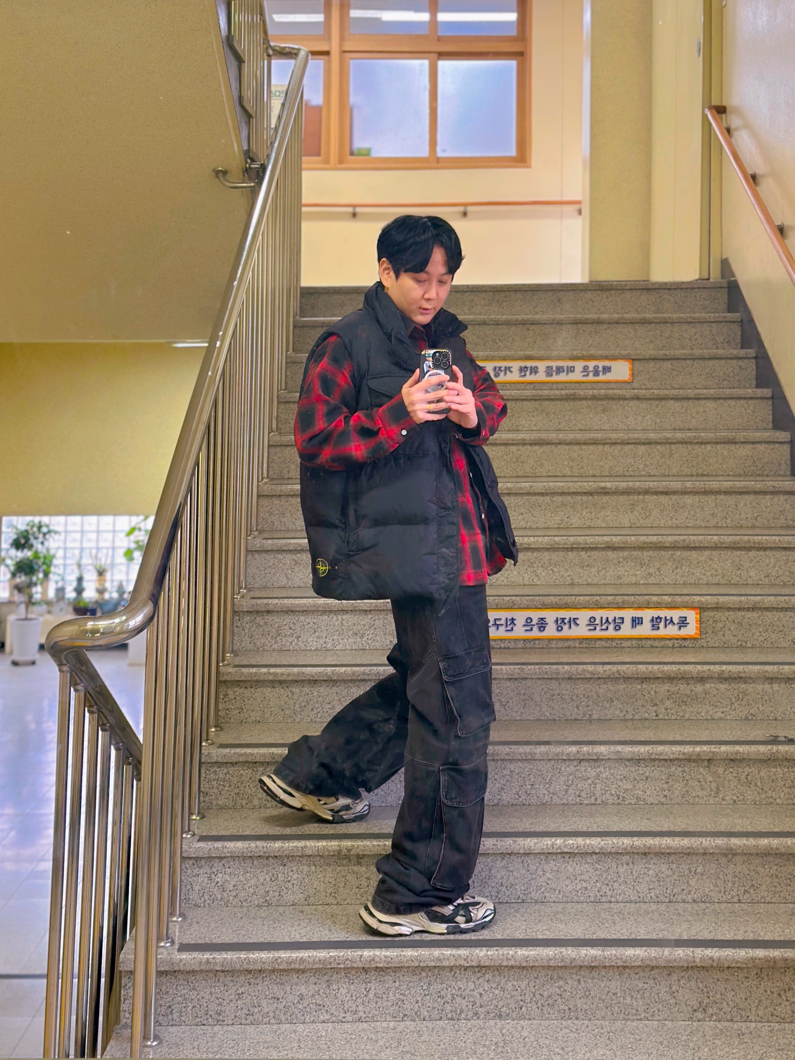 Stone Island G0223 Crinkle Reps R-NY Down Vest with Anti Drop Black - 24FW 착용 스타일 - 1