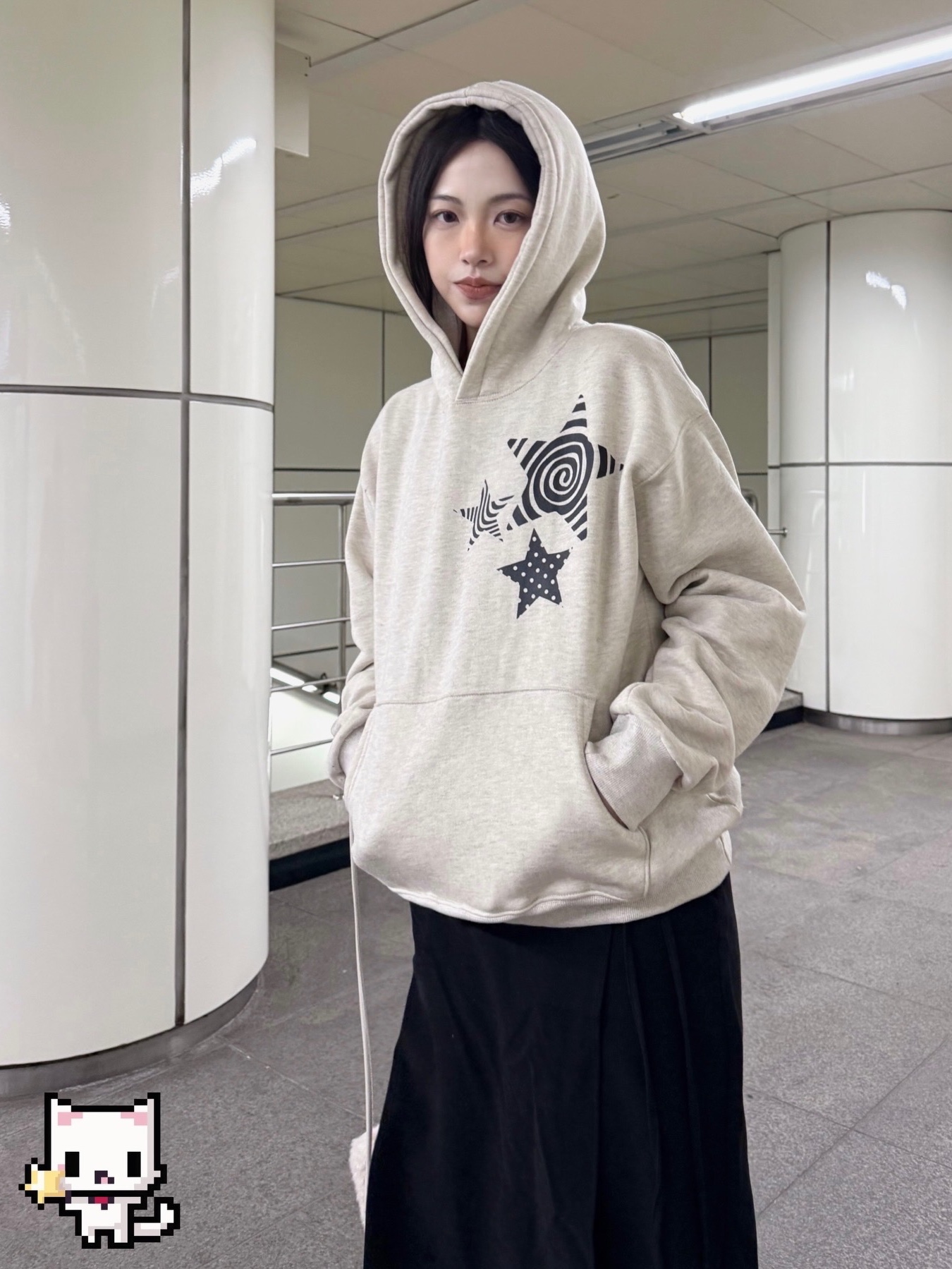 Nike x Stussy Air Force 1 '07 Mid SP Black and Light Bone, COS Crossbody Pouch Teddy Cream 착용 스타일 - 1