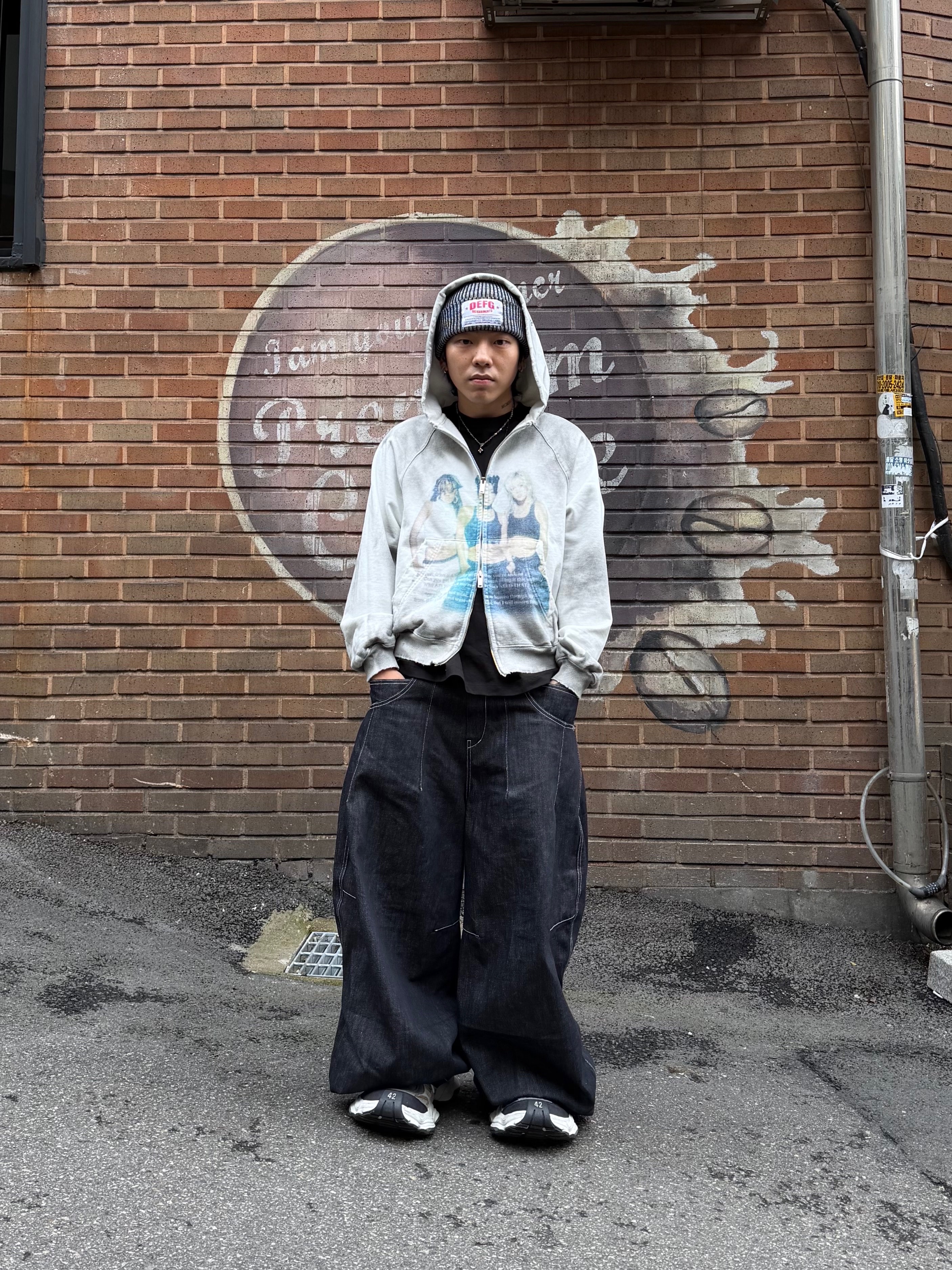 [트리플적립] PACOSPLY Dolly Dirty Zip Up Hoodie Dirty White, DEFGARMENTS Label Point Rib Beanie Black 착용 스타일 - 3