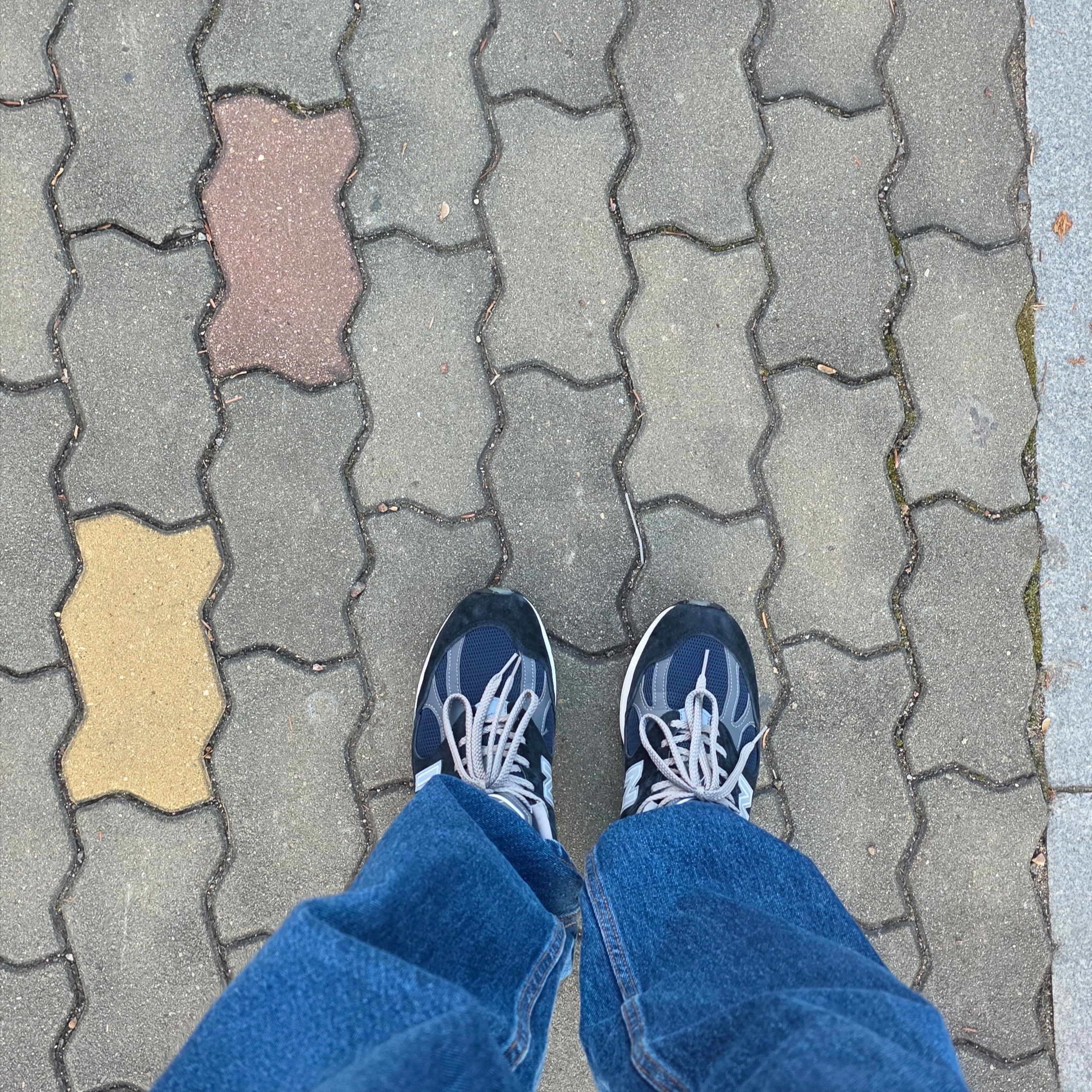 New Balance 991v2 Made in UK Dark Navy Smoked Pearl 착용 스타일