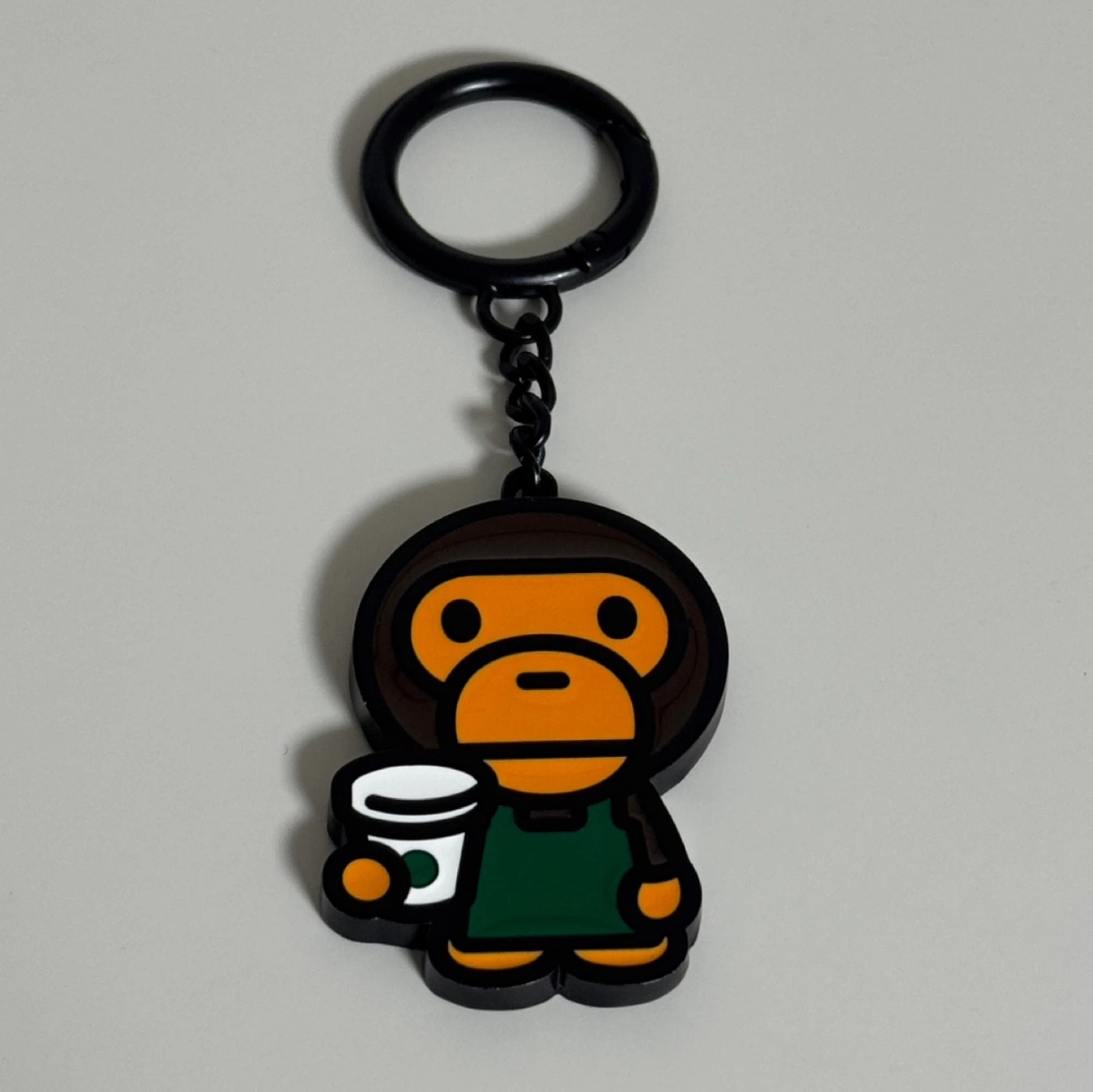 Starbucks x BAPE Baby Milo Keychain 착용 스타일