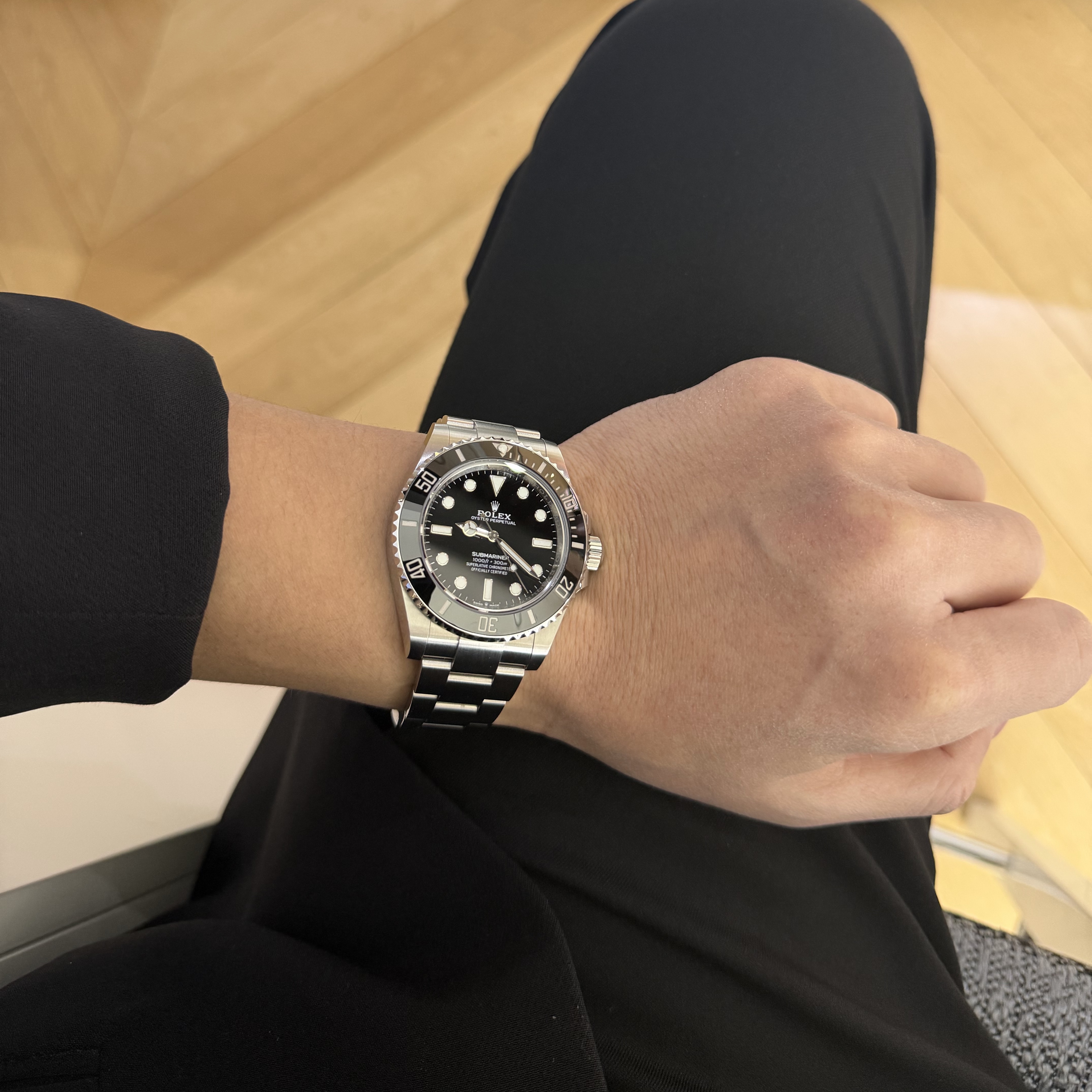 Rolex Submariner 41mm 124060 Black Oyster 착용 스타일 - 2