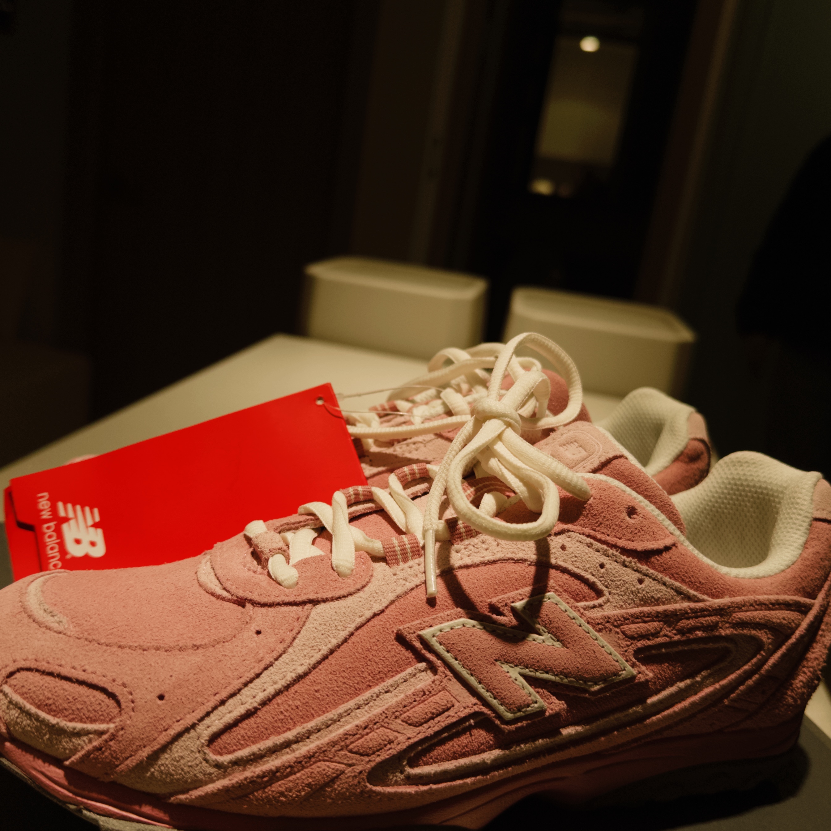 New Balance 204L Pastel Pink 착용 스타일 - 1