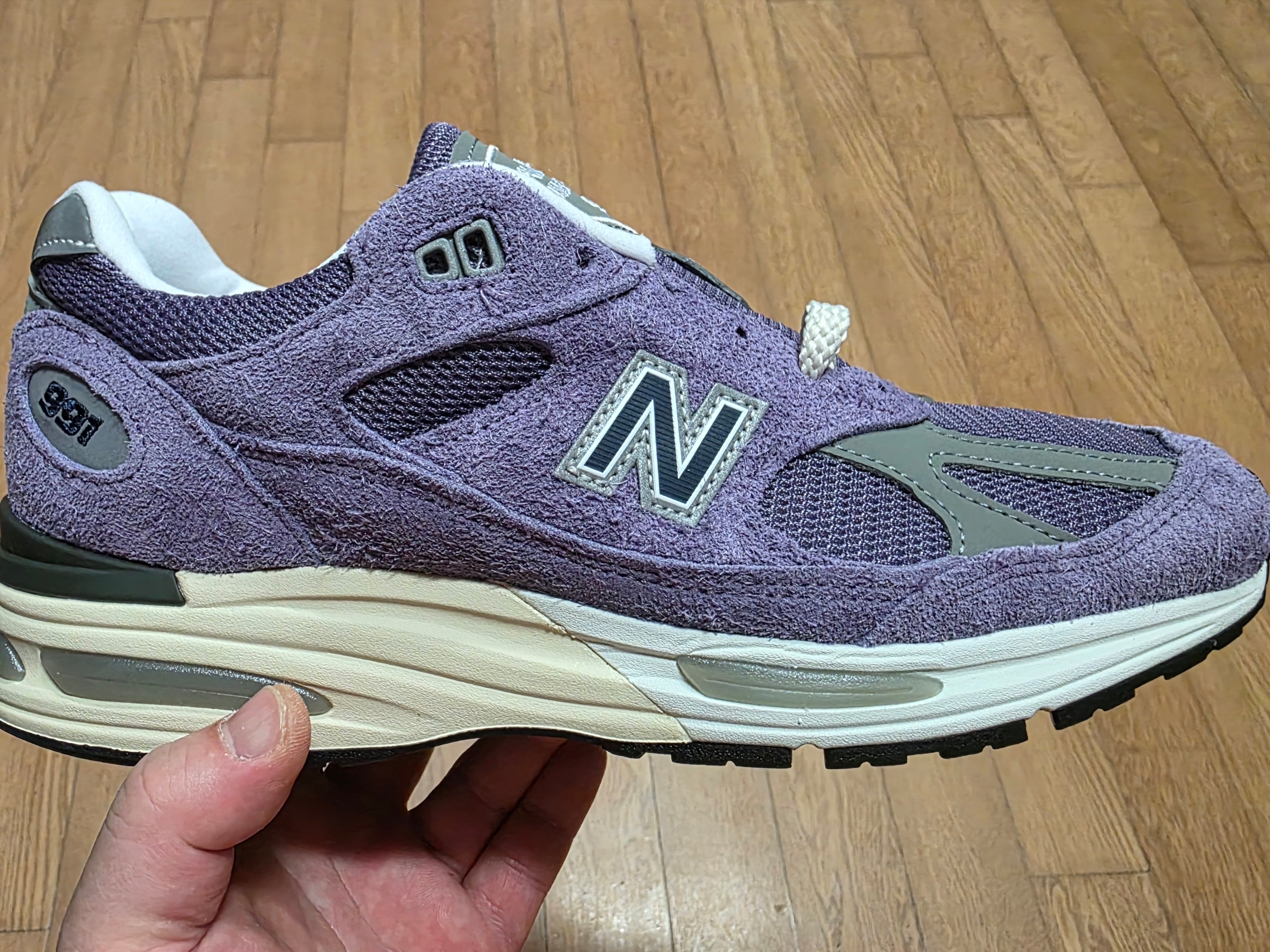 New Balance 991v2 Made in UK Dusk Purple Sage 착용 스타일 - 3
