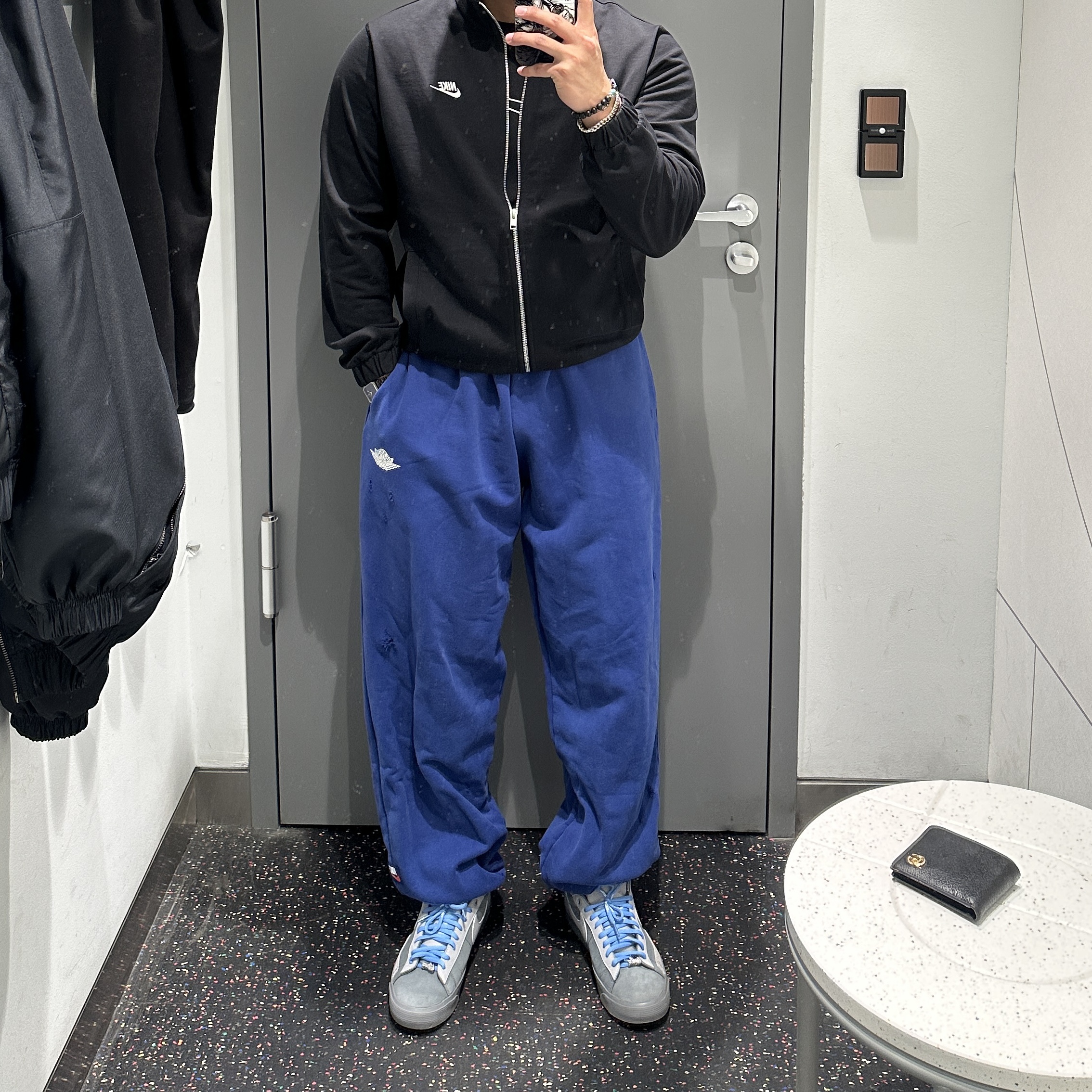 Nike x FPAR SB Blazer Low QS Cool Grey, Nike Air Varsity Jacket University Blue White - Asia 착용 스타일 - 4