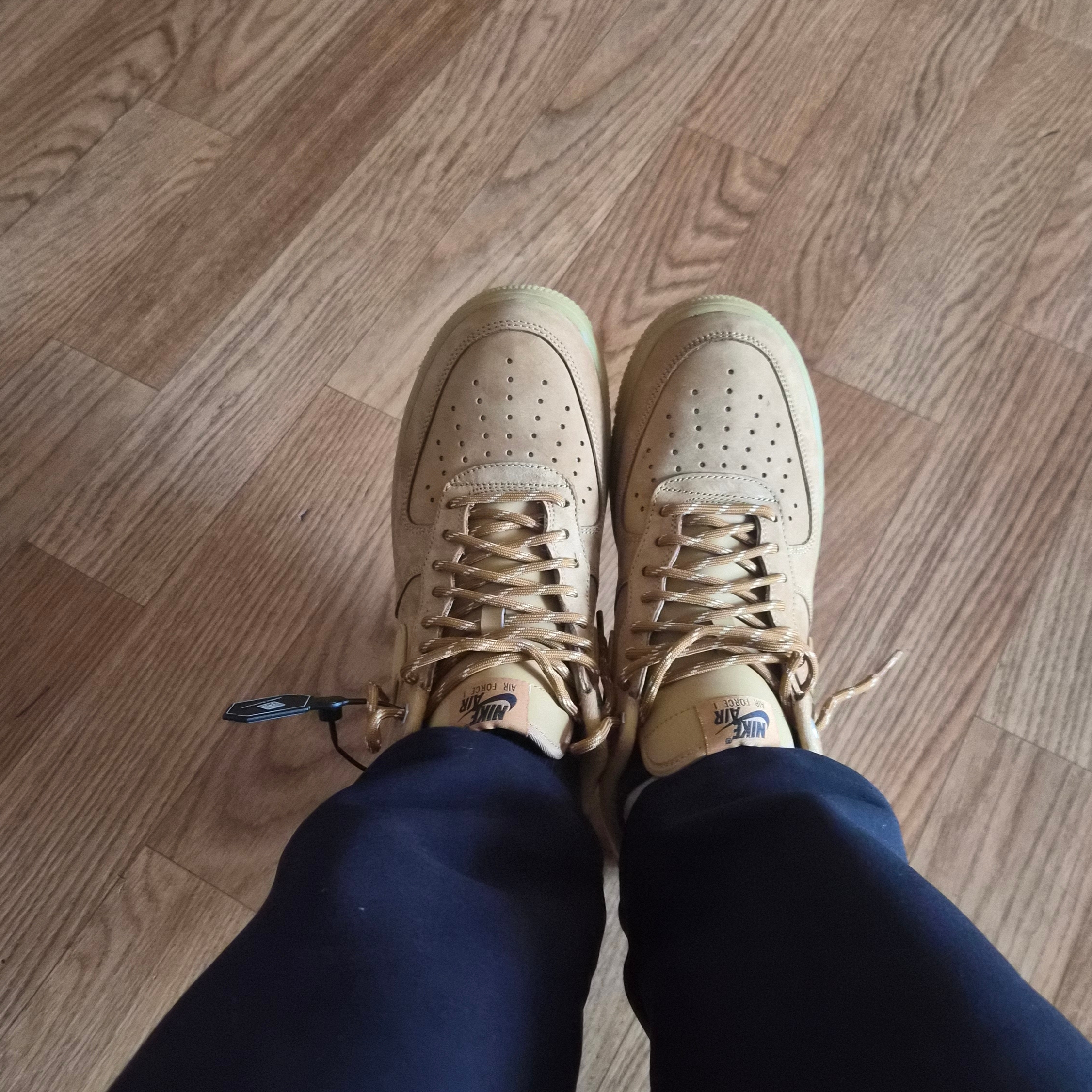 Nike Air Force 1 '07 WB Flax 착용 스타일