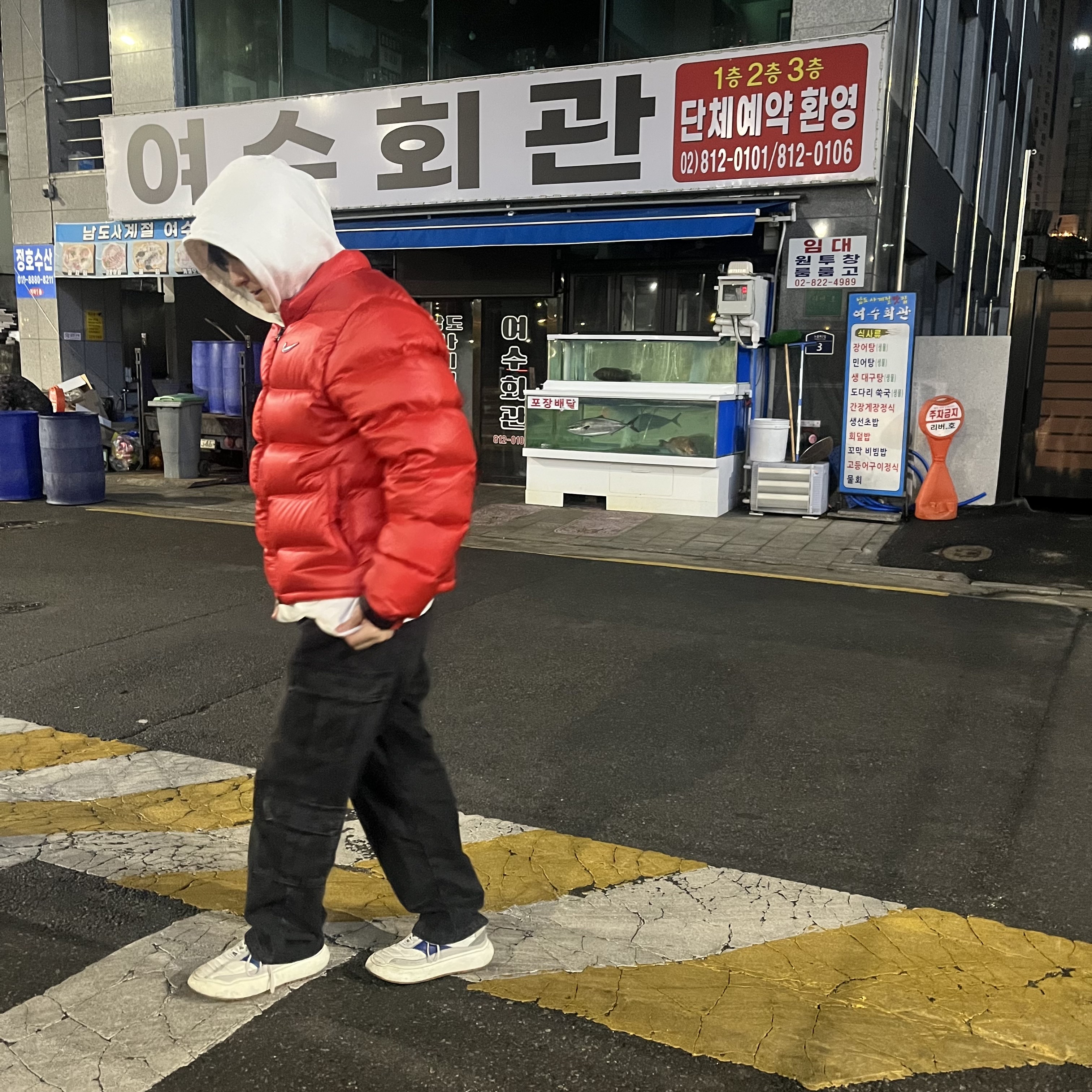 Nike x Drake Nocta Sunset Puffer Jacket Red 착용 스타일 - 1