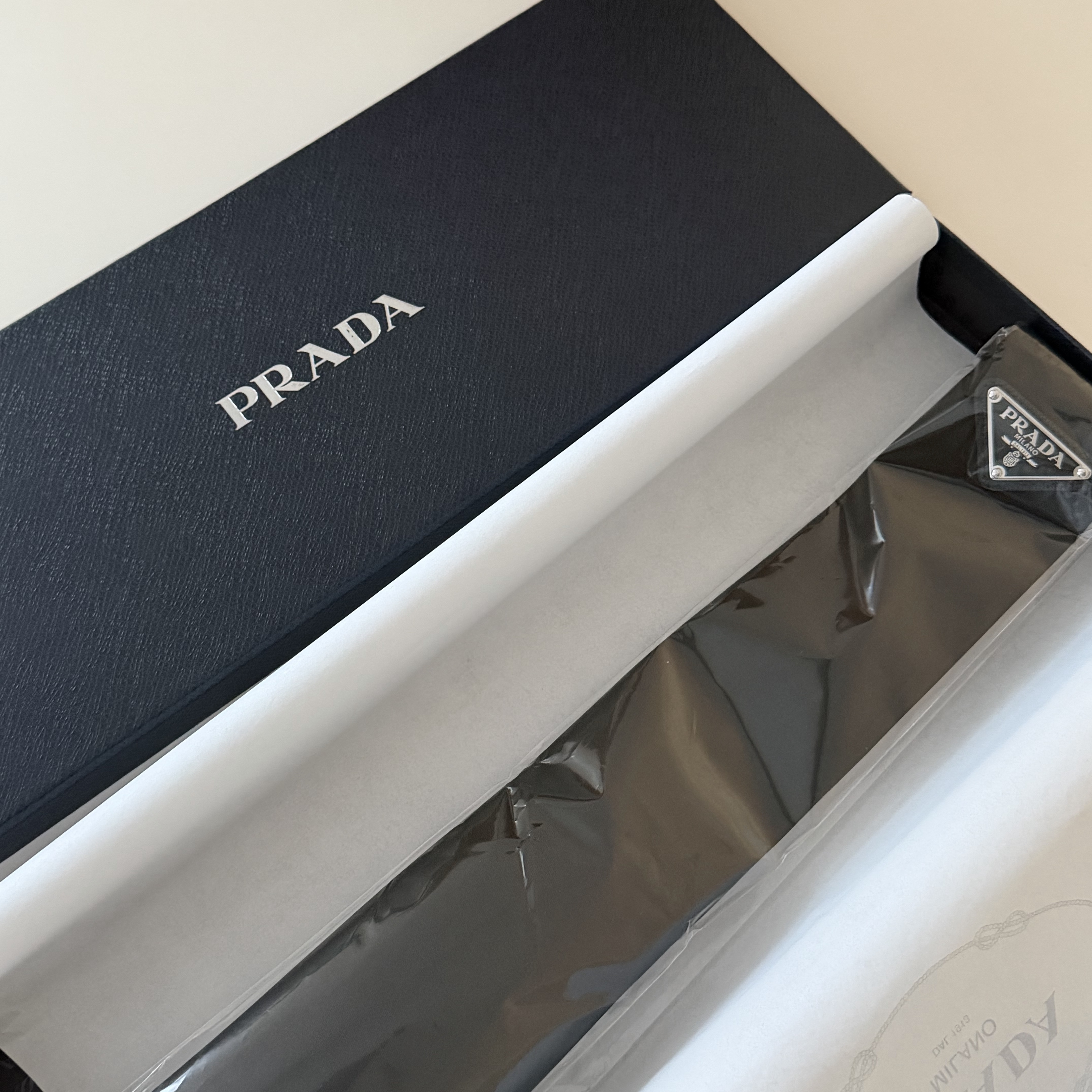 Prada Re-Nylon Gabardine Tie Black 착용 스타일