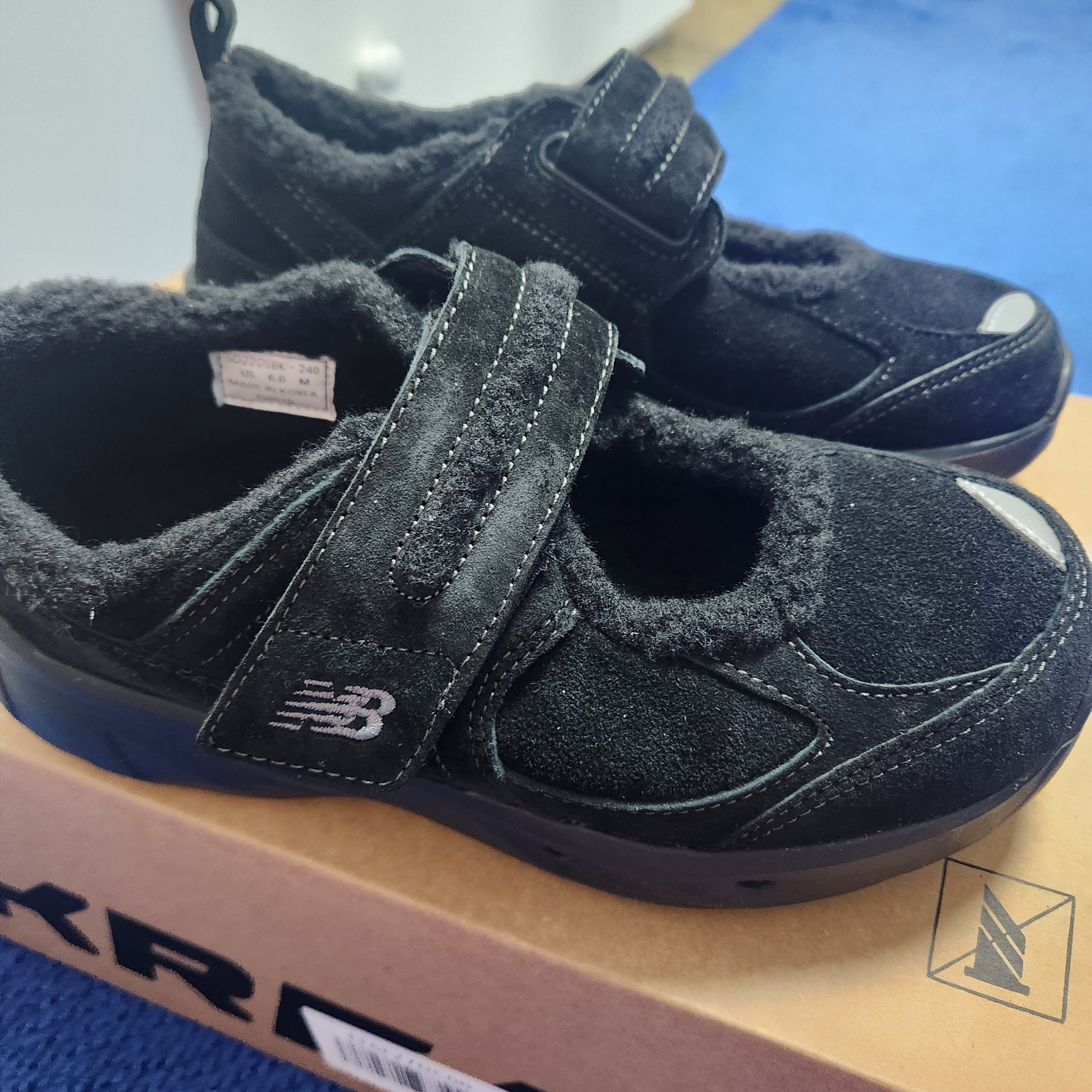 (W) New Balance Winter Breeze SD2205 Black 착용 스타일