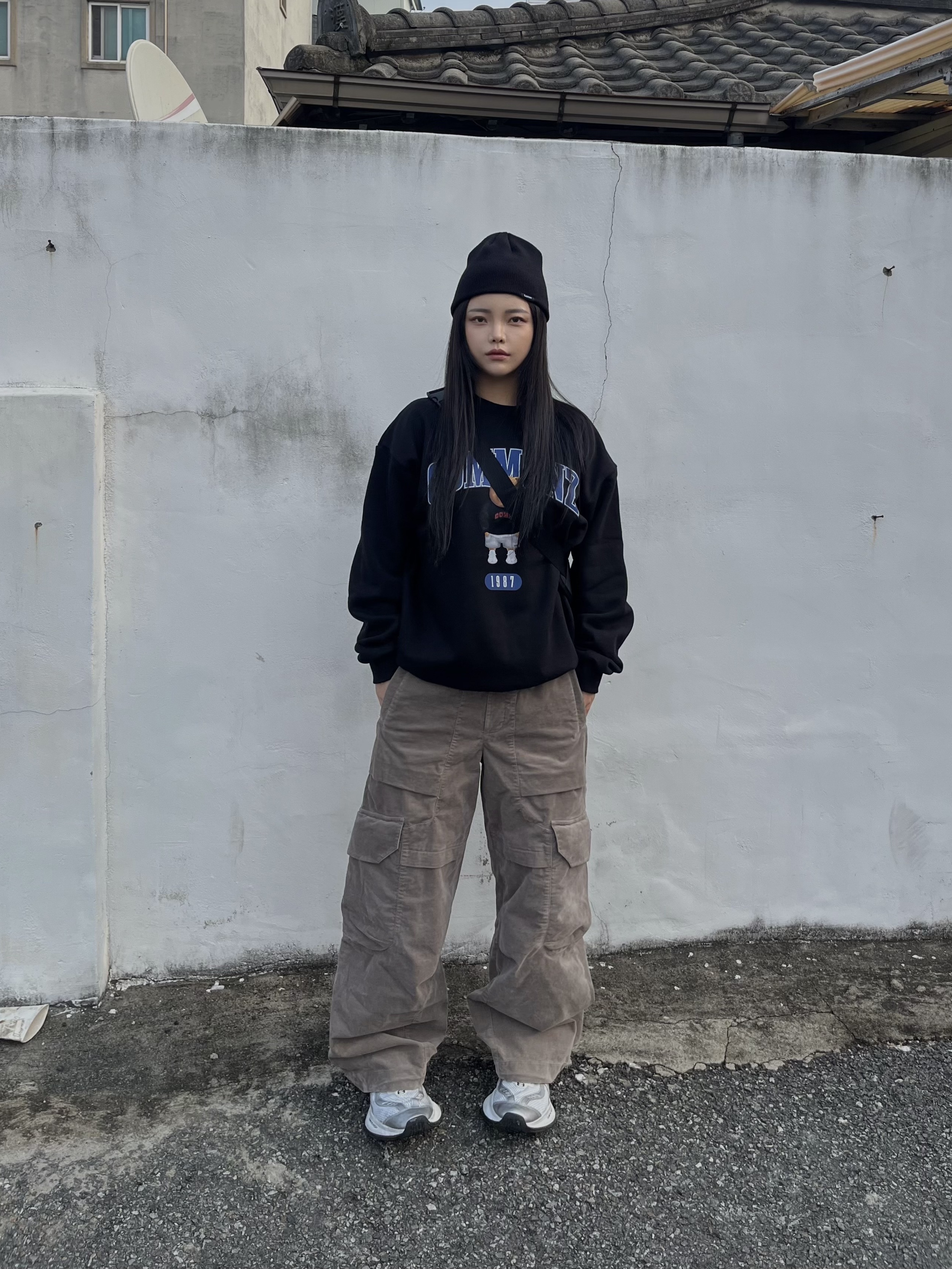 Balenciaga Circuit Sneaker White Silver 착용 스타일 - 3