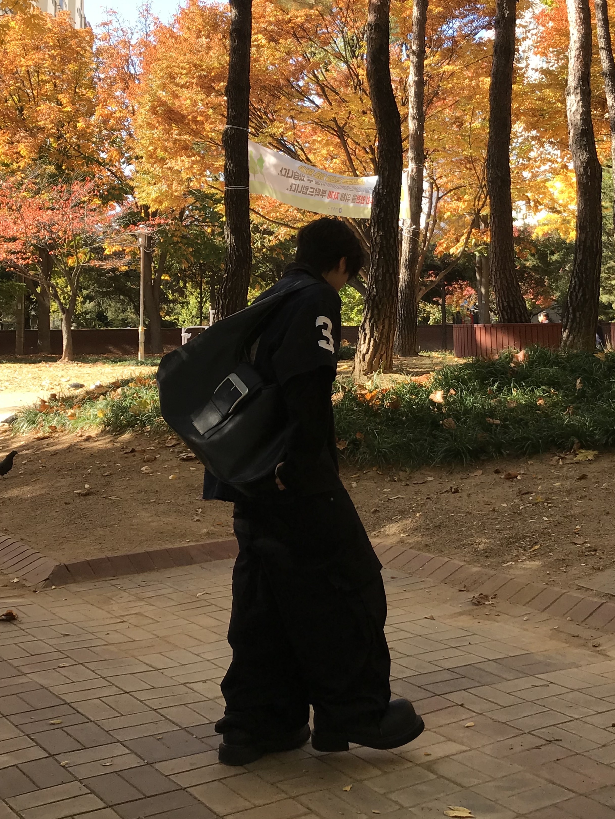 Project G/R Mega Buckle Hobo Bag Black, Project G/R Polo Parody Shirts Black 착용 스타일 - 1