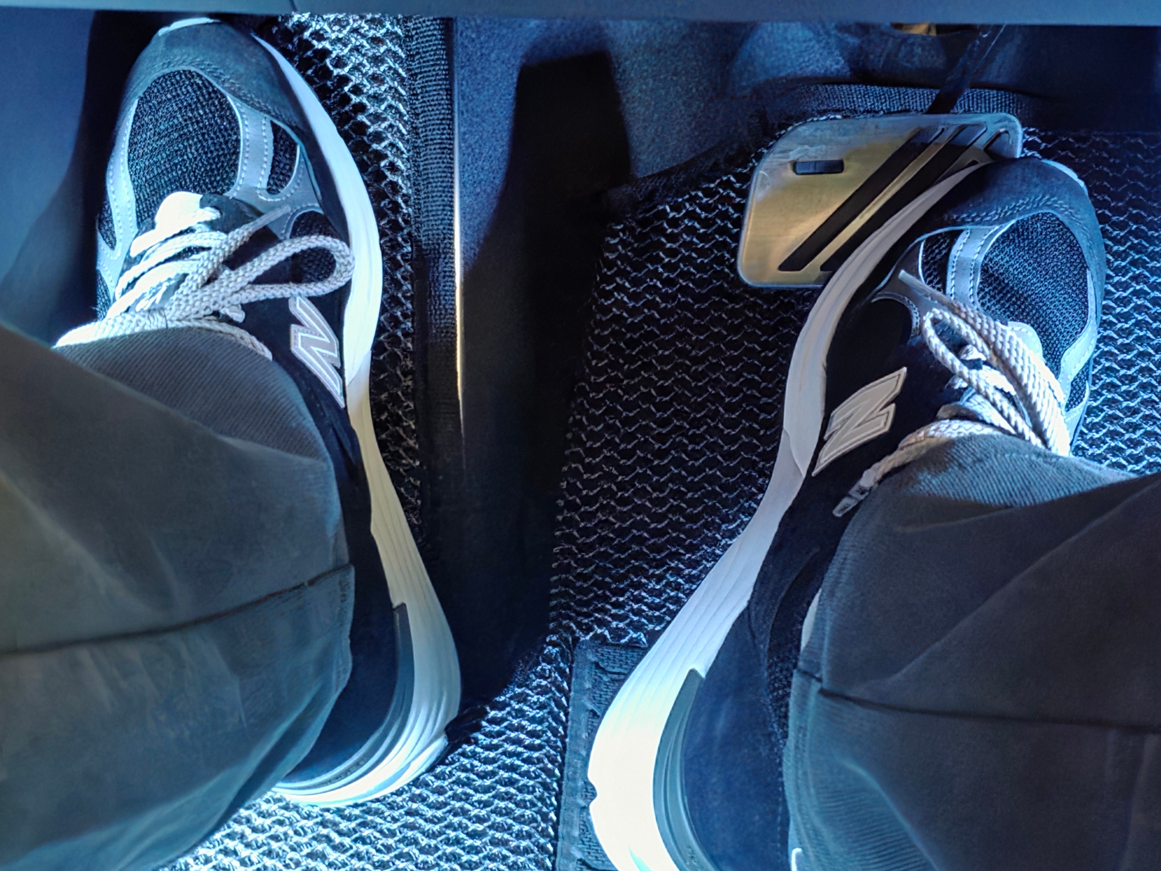 New Balance 991v2 Made in UK Black 착용 스타일 - 2