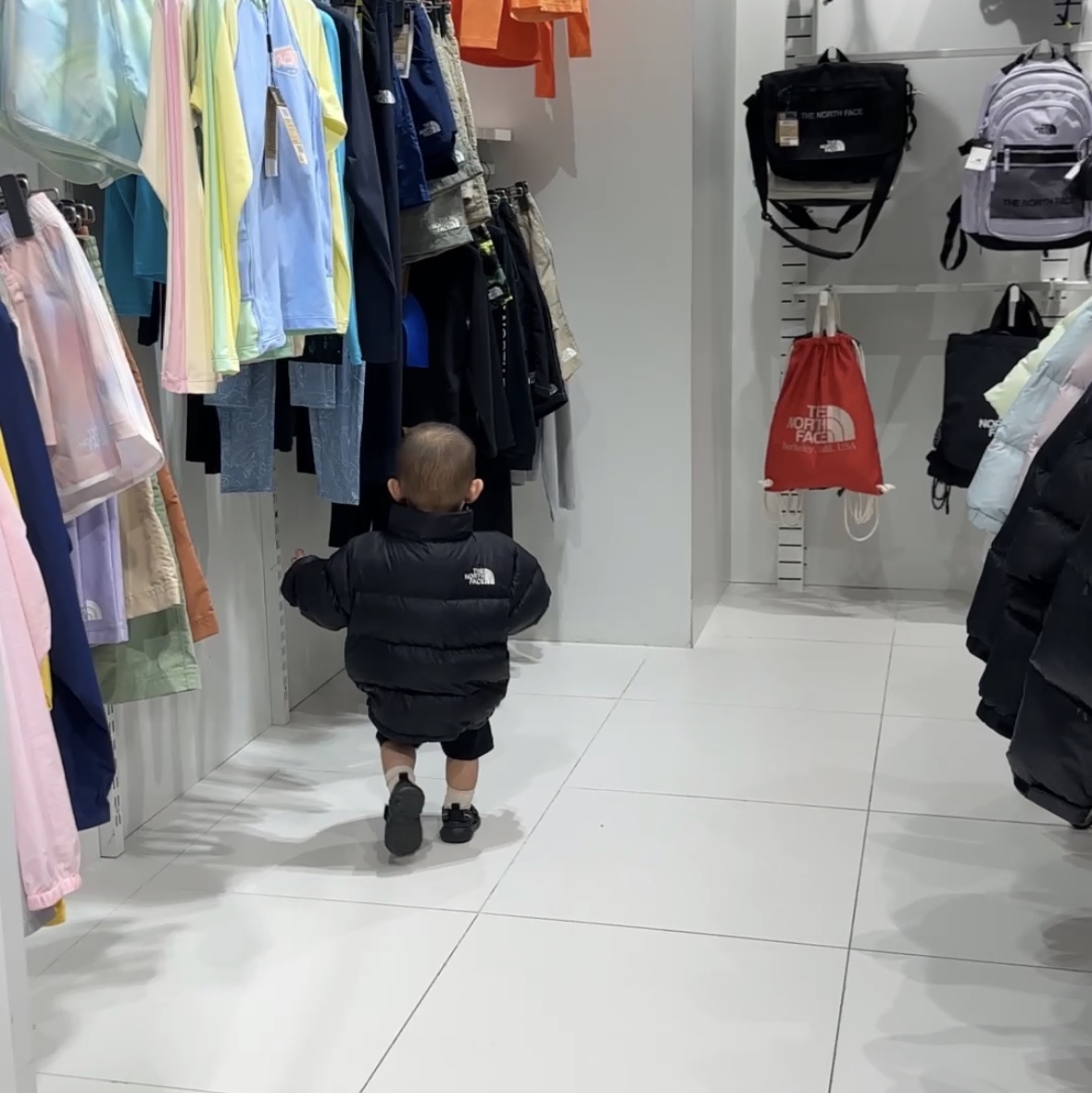 (TD) Jordan 1 Retro Low OG Mocha, (Kids) The North Face 1996 Eco Nuptse Down Jacket Black 착용 스타일 - 5