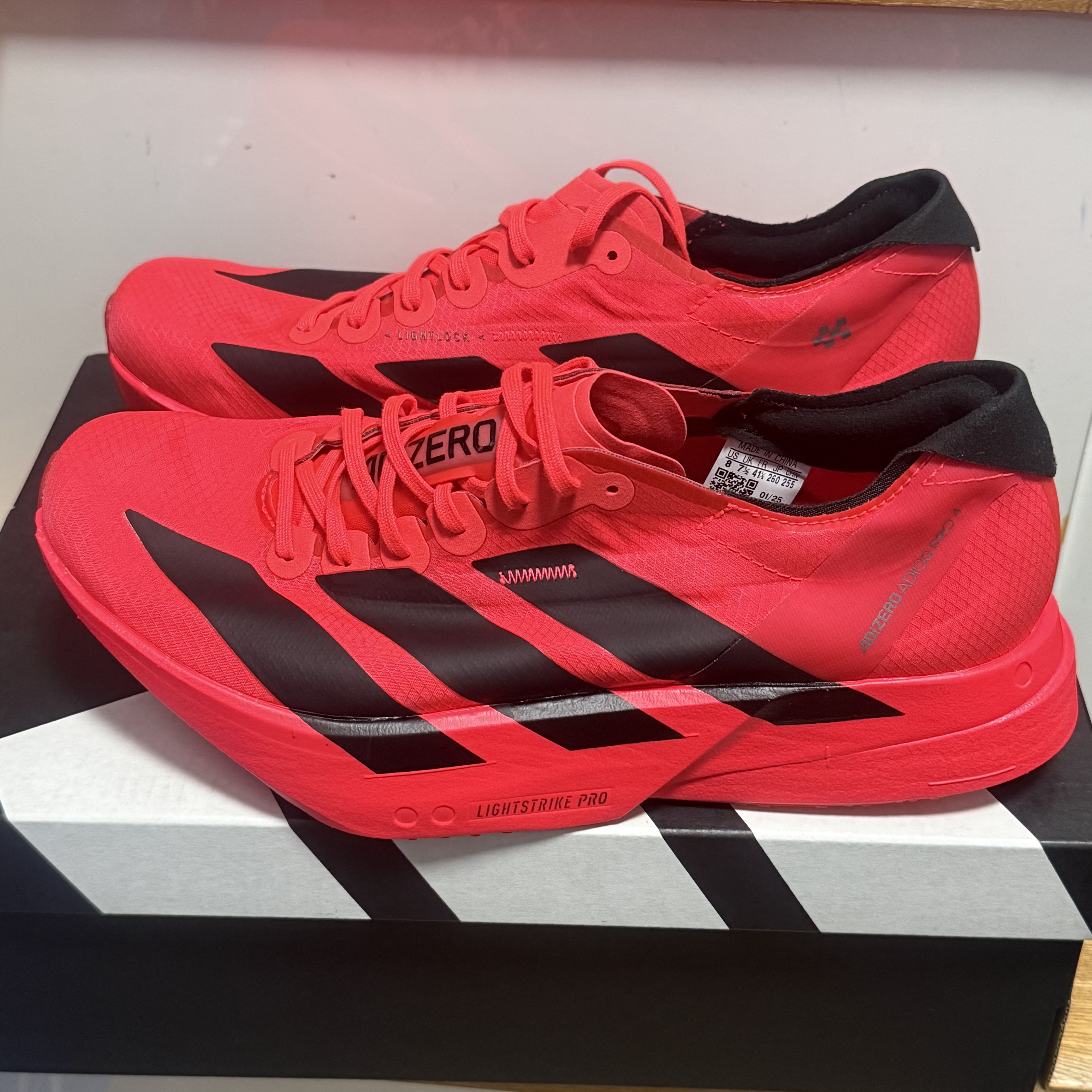 Adidas Adizero Adios Pro 4 Lucid Red Core Black 착용 스타일