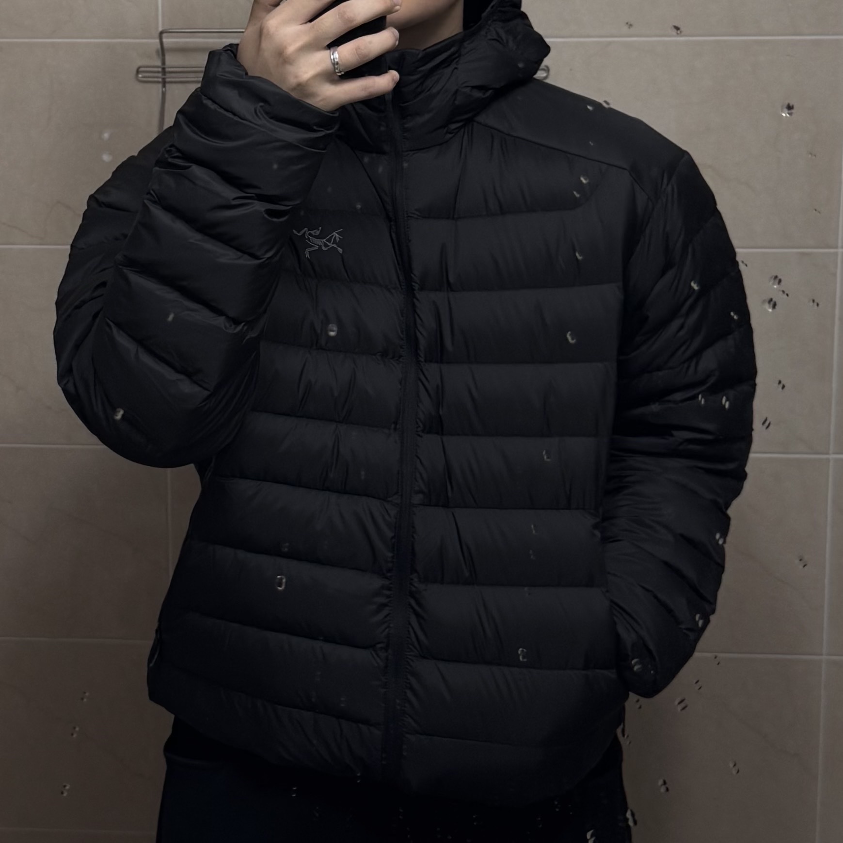 Arc'teryx Cerium Hoody Black 착용 스타일