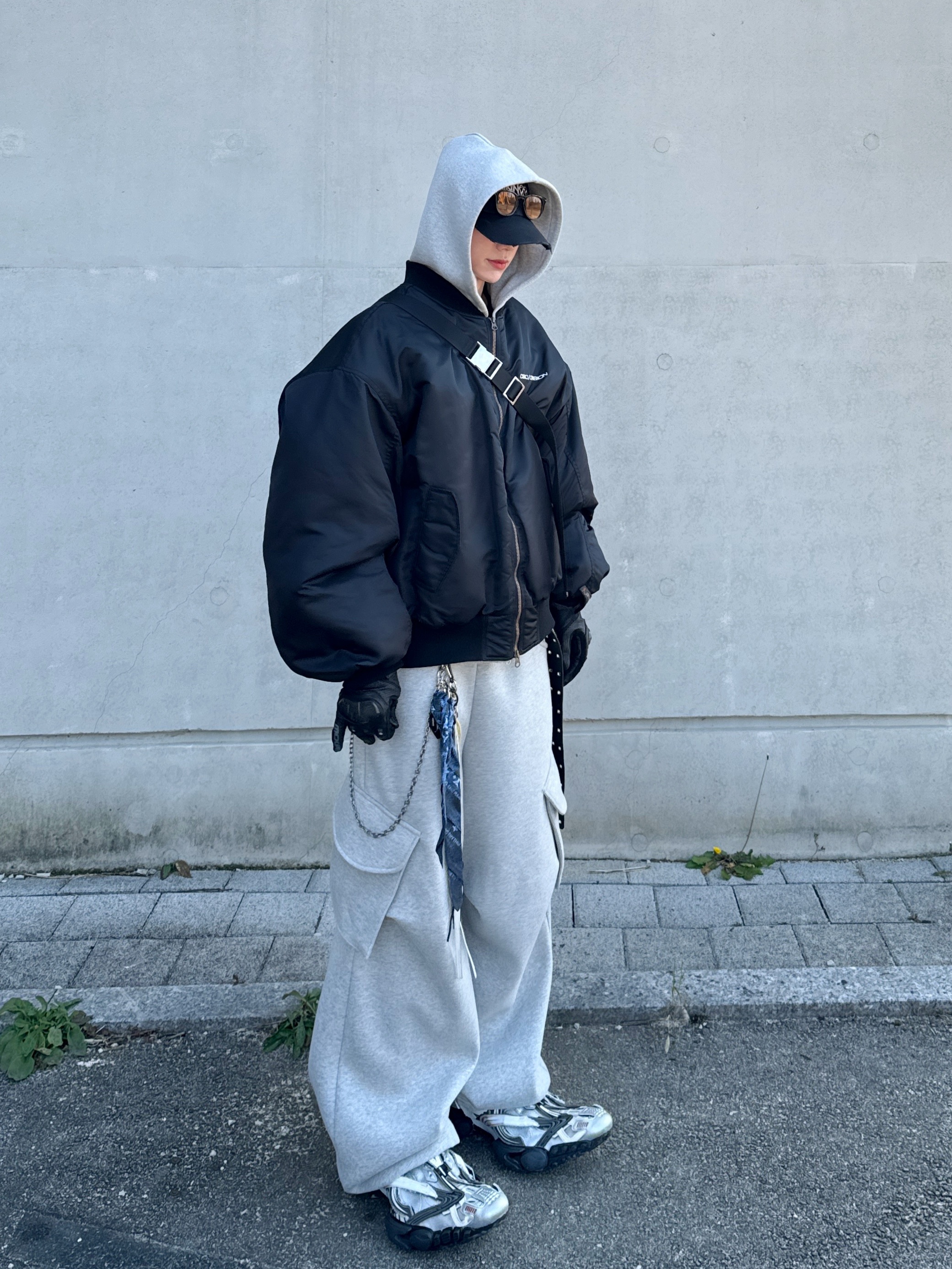 Civision by CSC Progressive Bomber Jacket Black, MJD X KOIN SEOUL Wide Cargo Sweat Pants 착용 스타일 - 1