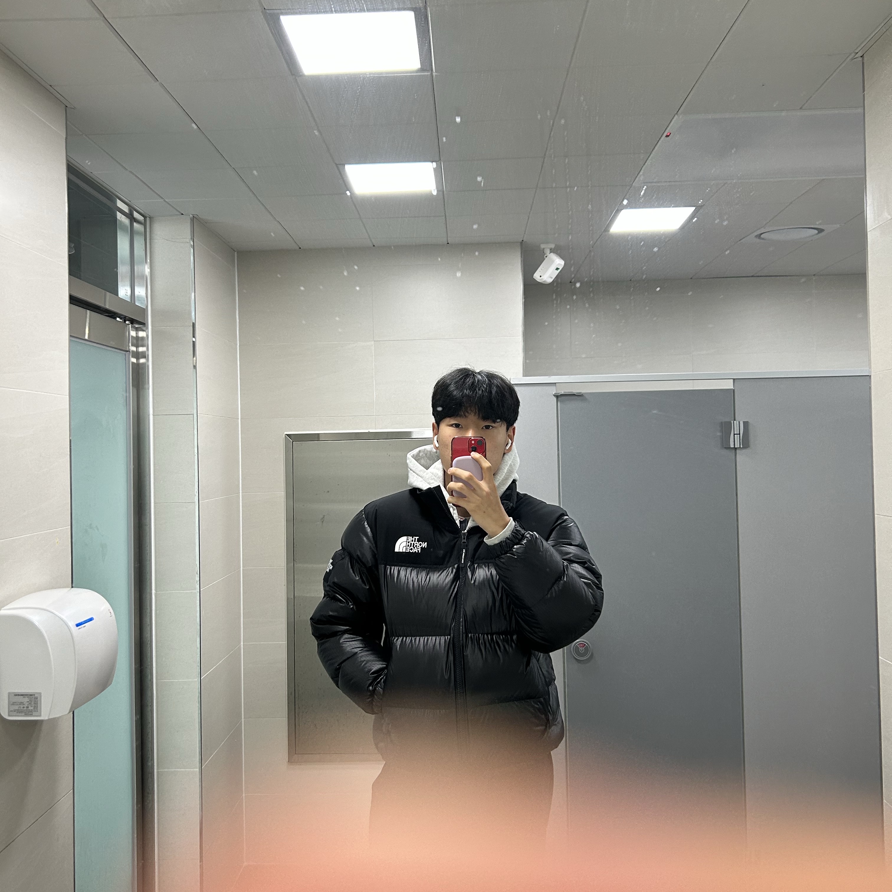 The North Face White Label Novelty Nuptse RDS Down Jacket Black 착용 스타일 - 1