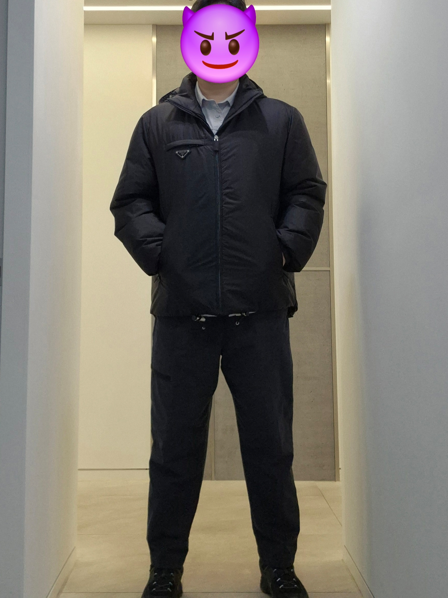 Prada Re-Nylon Padded Jacket Black 착용 스타일